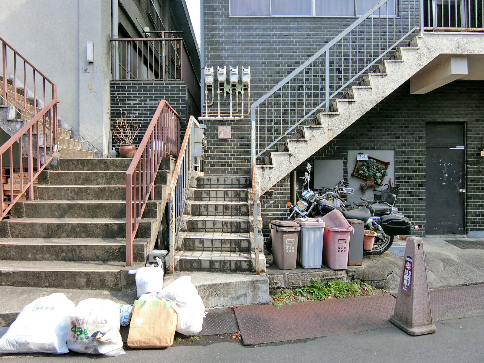 オフィス出入口