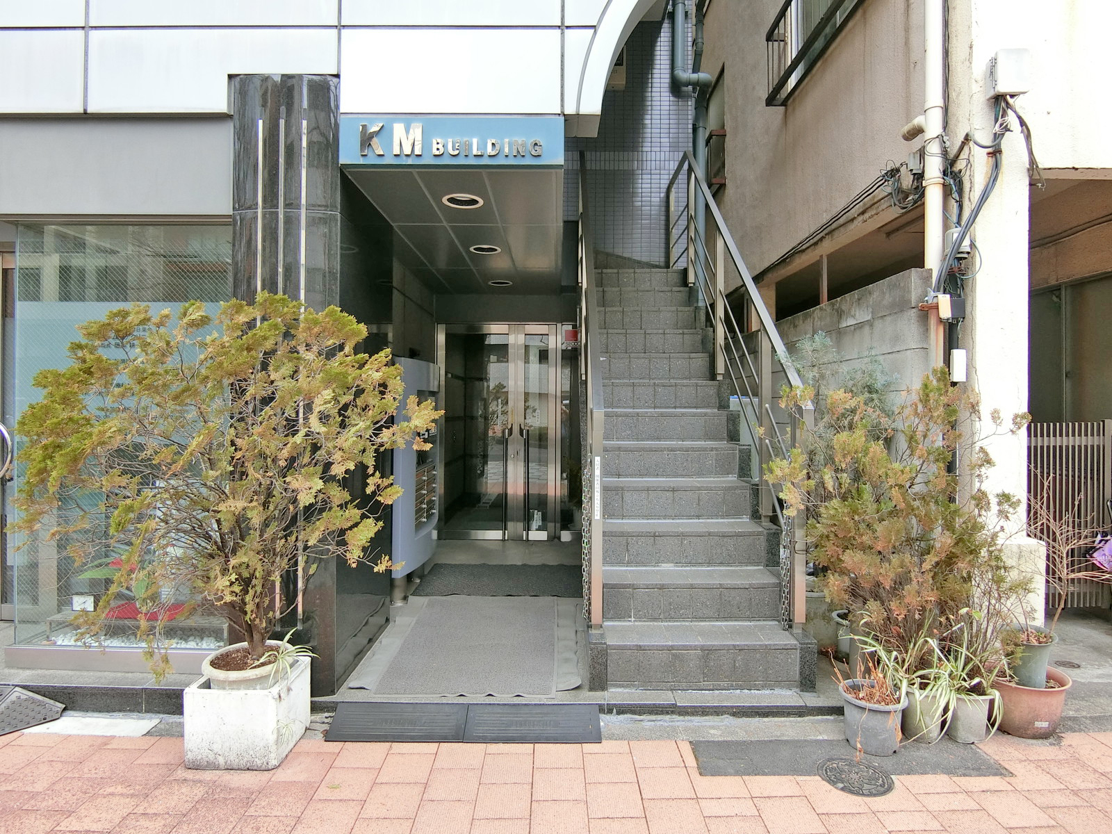 オフィス出入口