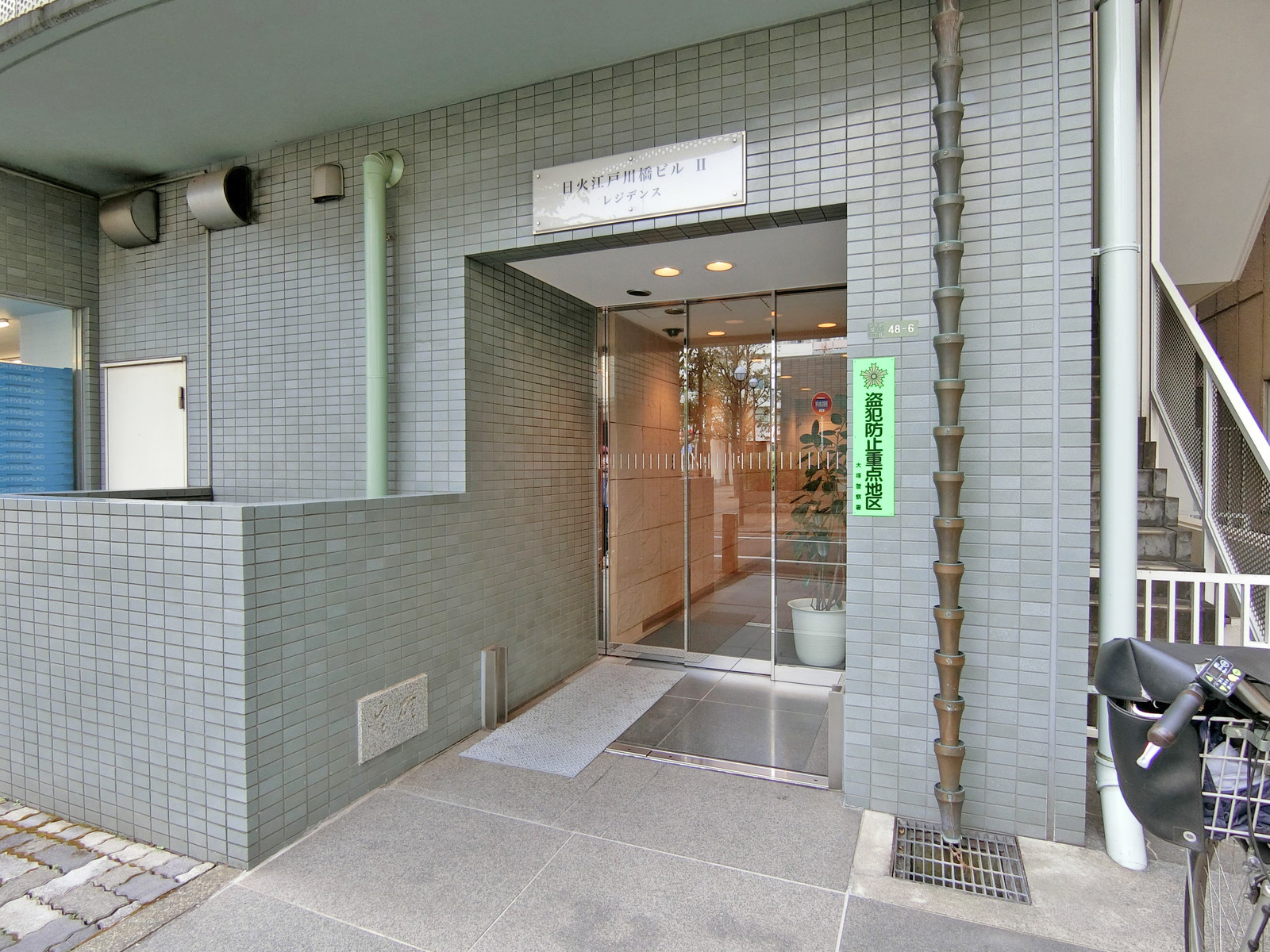 オフィス出入口