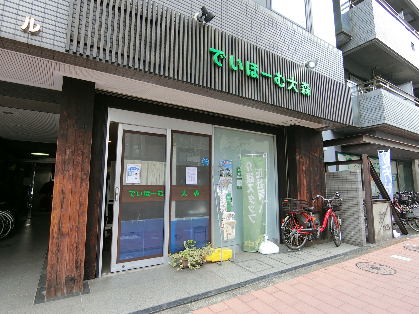 1階のテナントの様子