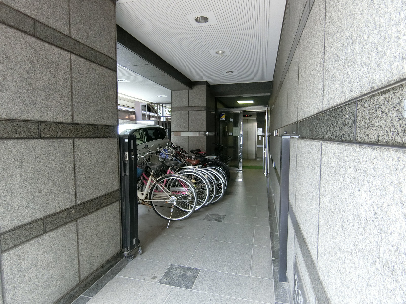 エントランスアプローチ