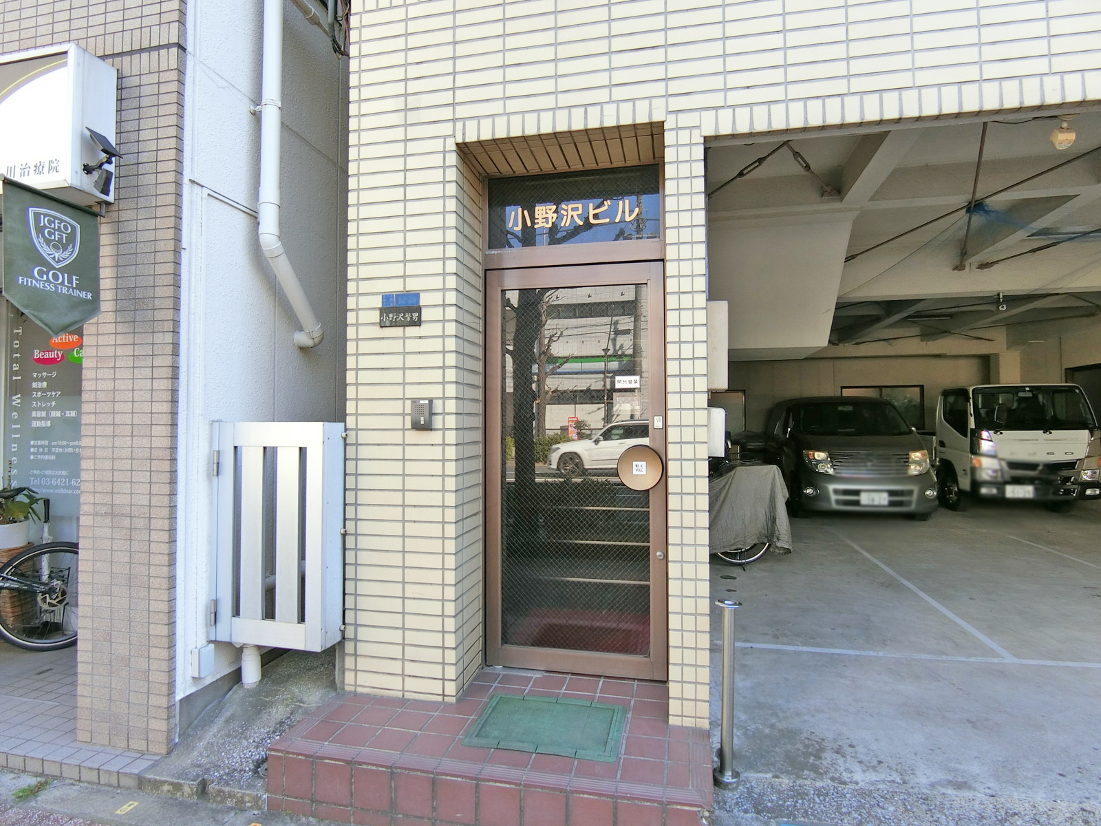 オフィス出入口