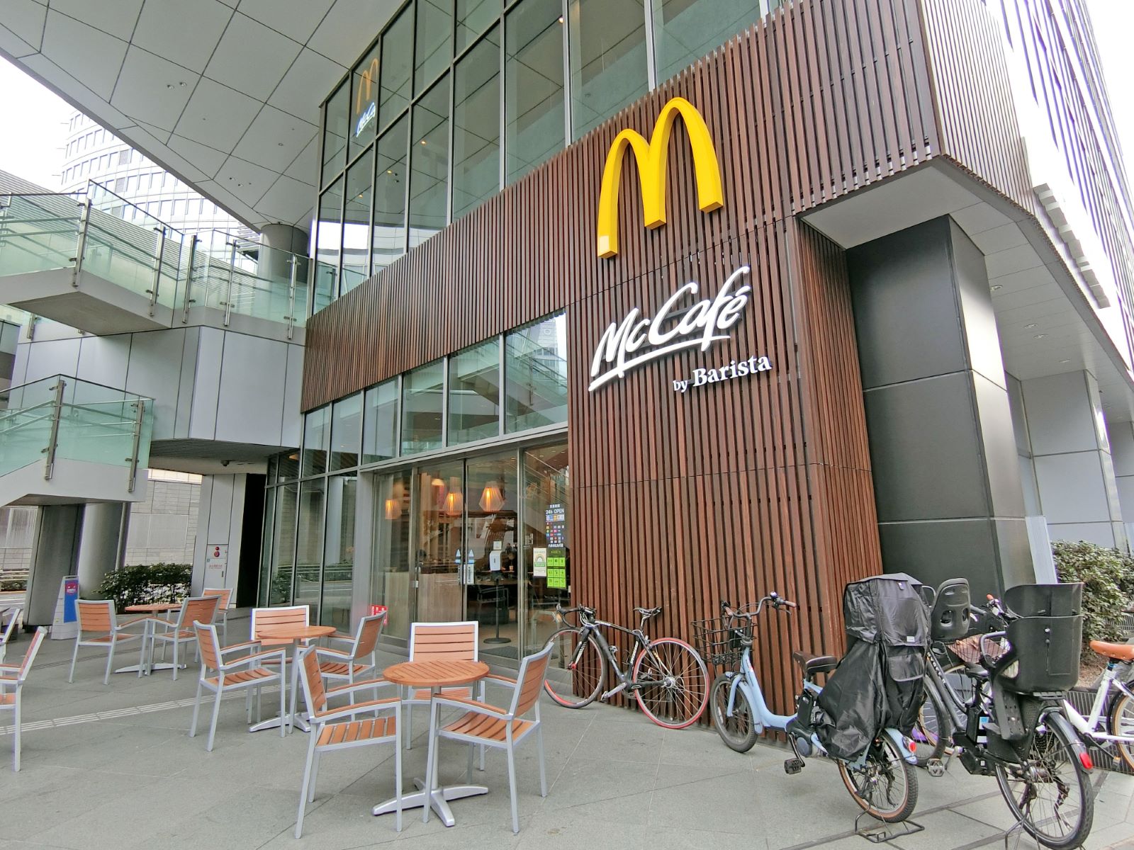 1階のマクドナルド 六本木ヒルズ店