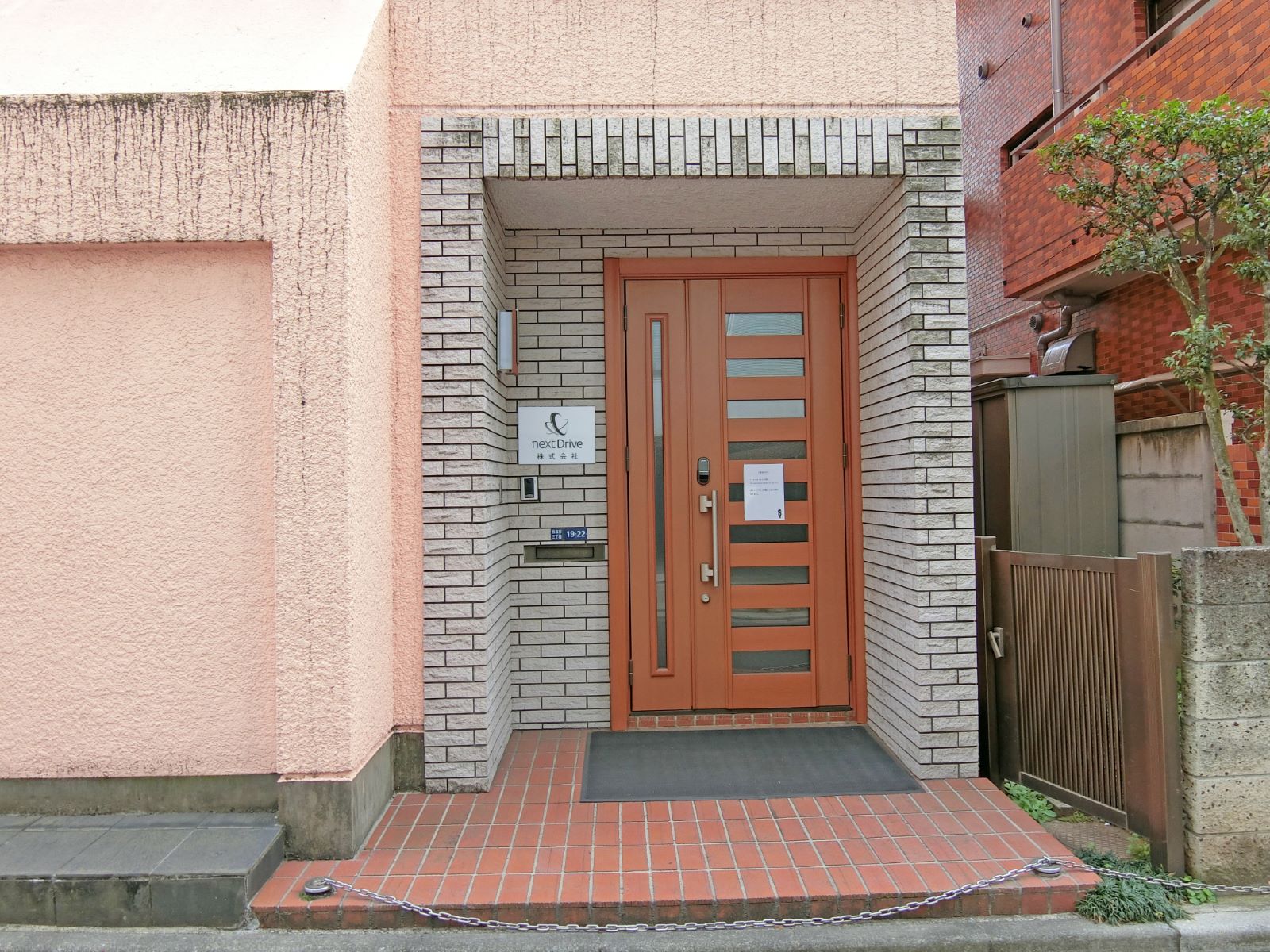 オフィス出入口