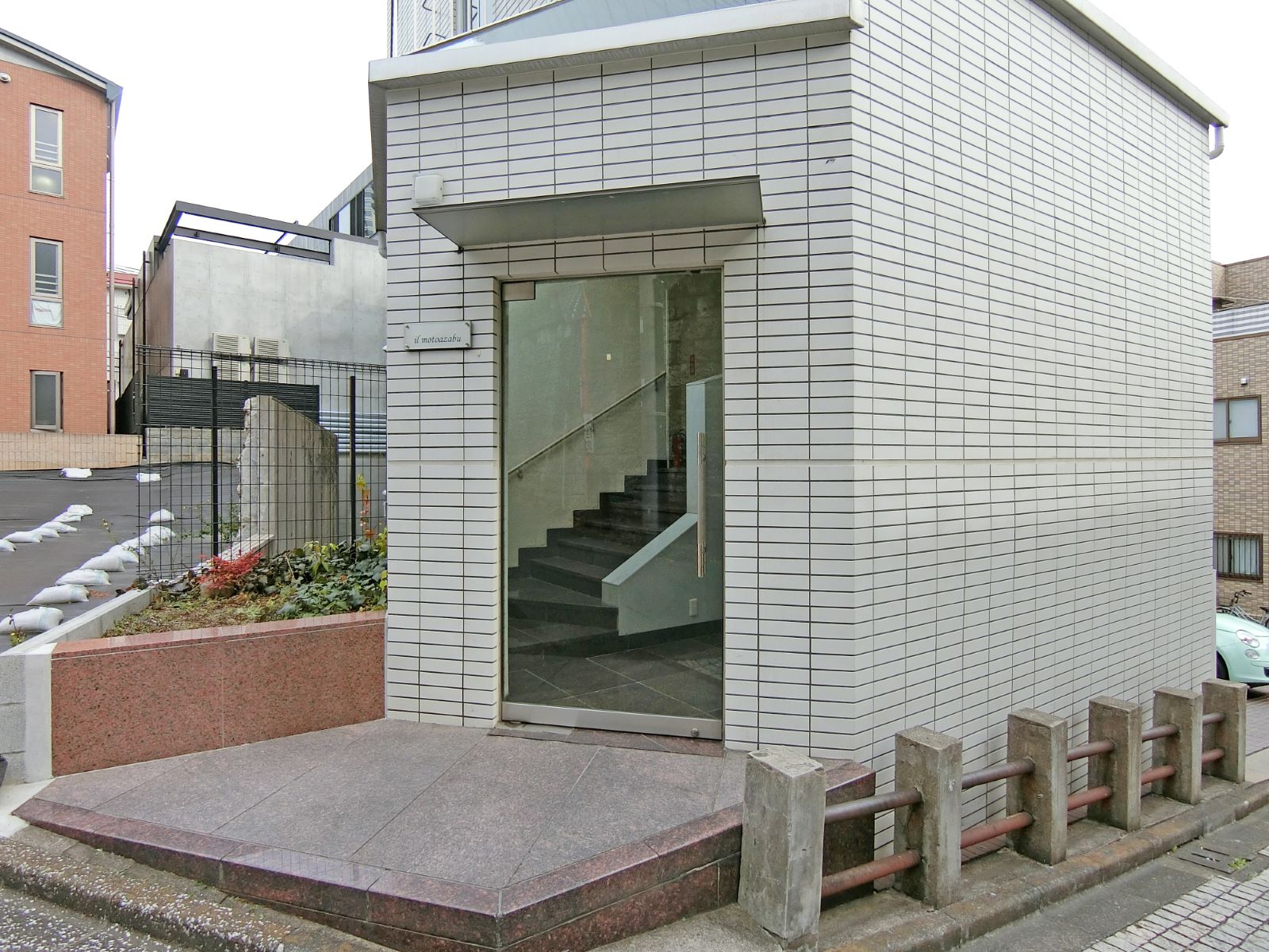 オフィス出入口
