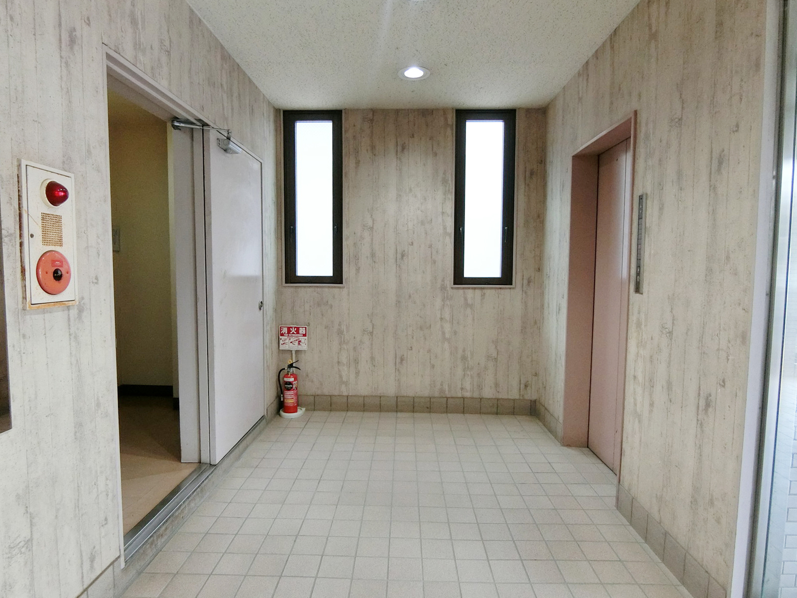 エントラスホール