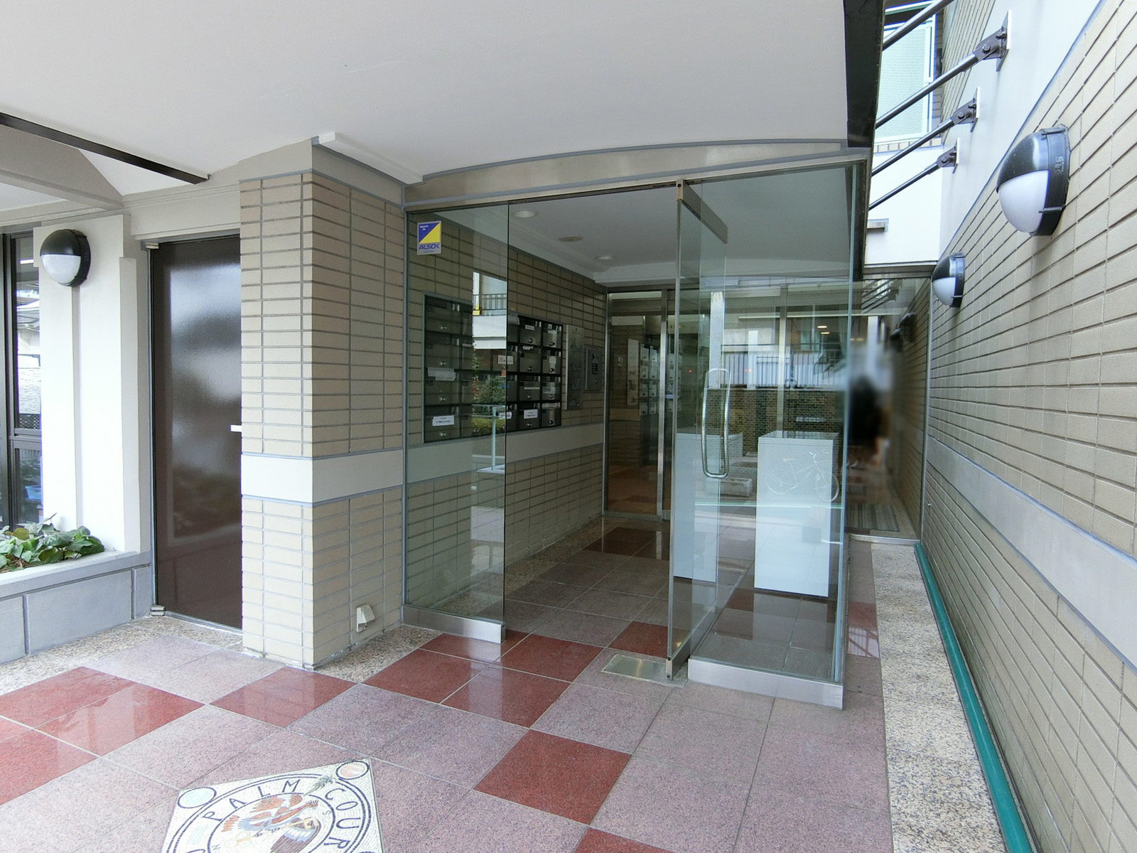 オフィスビル出入口