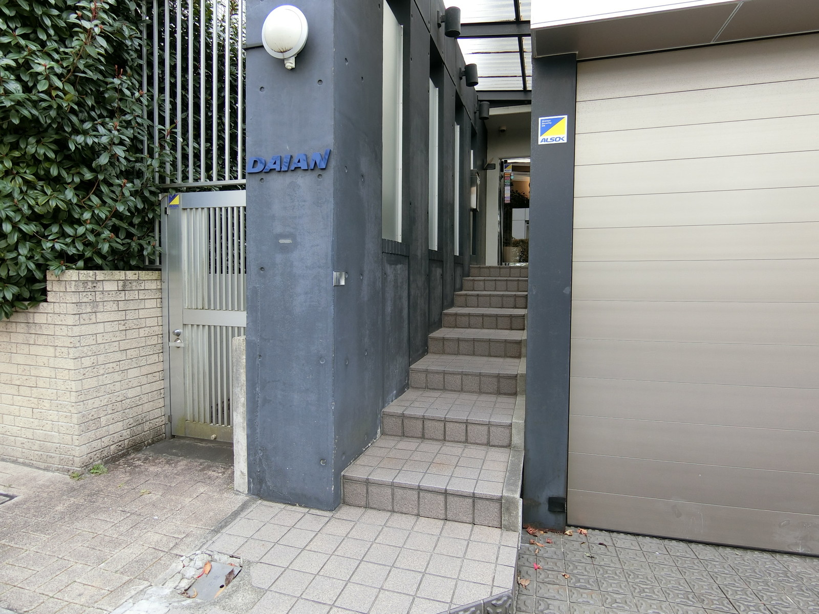 エントランスアプローチ