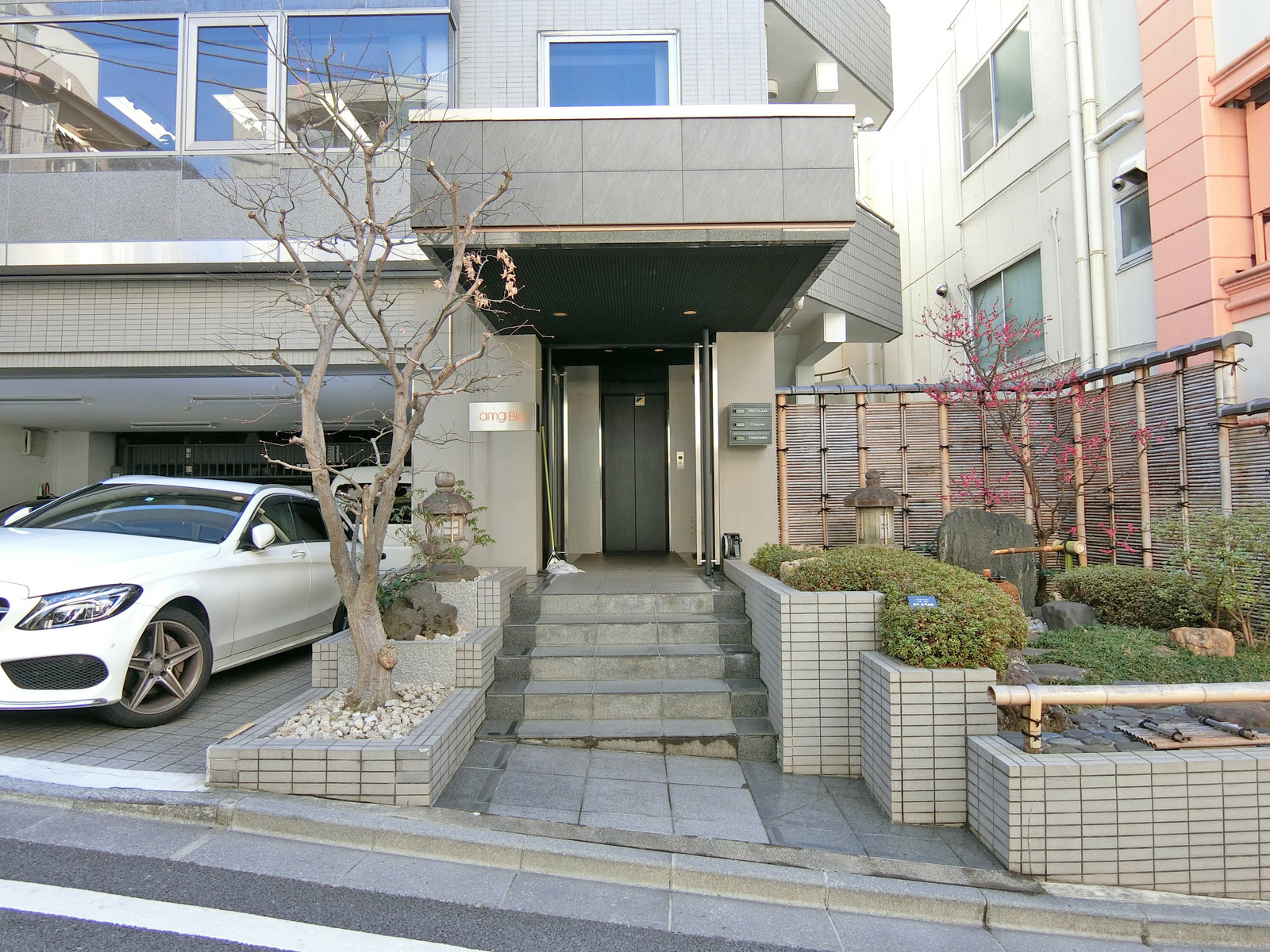 オフィス出入口