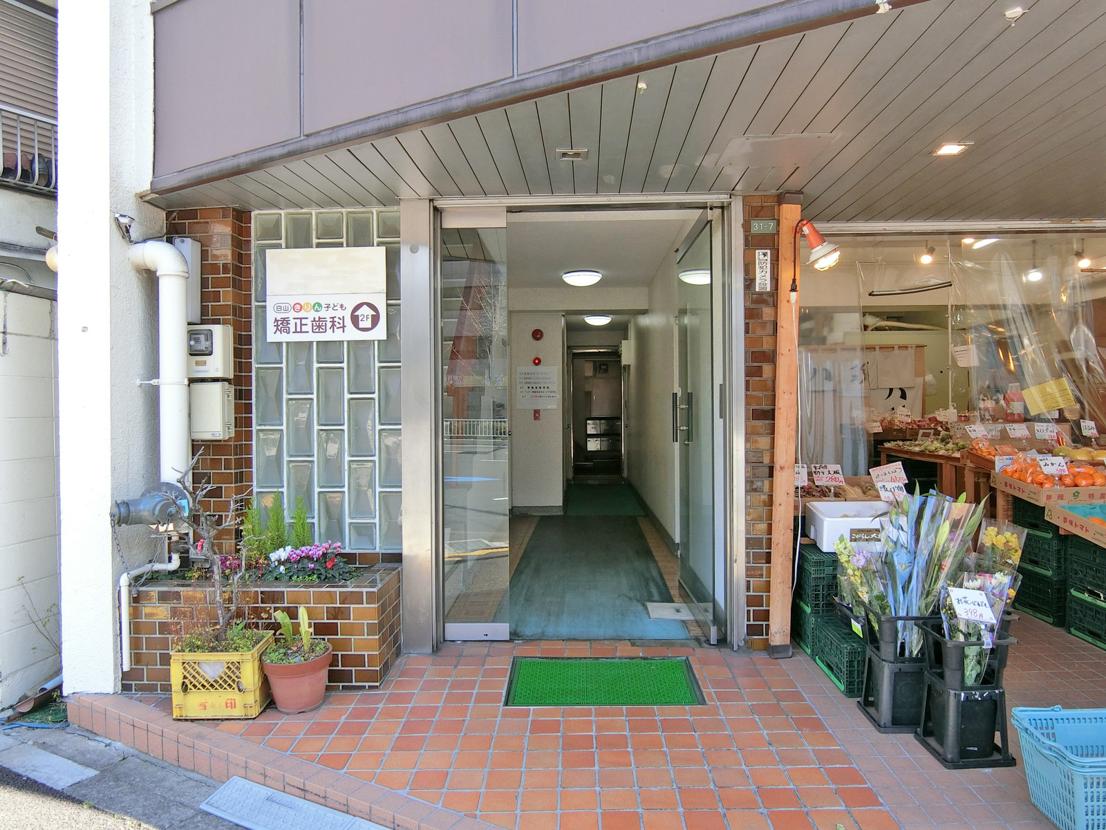 オフィス出入口