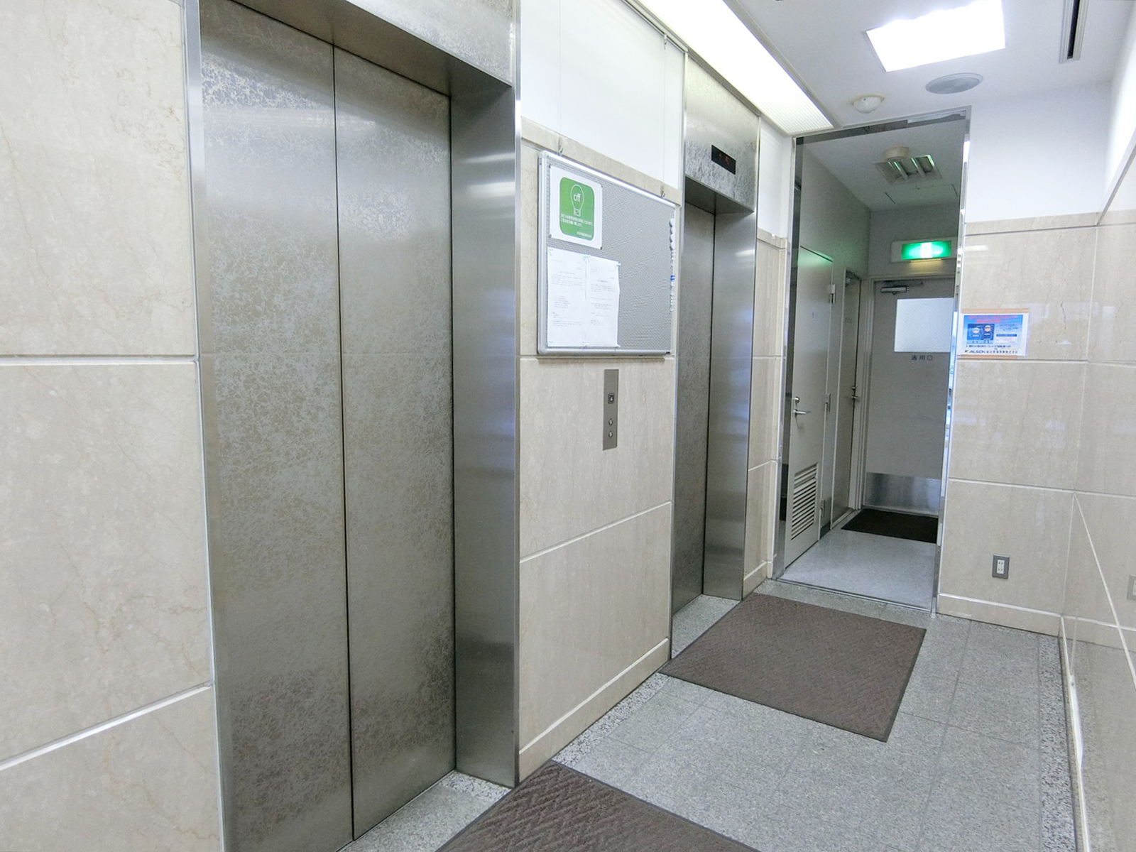 エレベーター（2基）