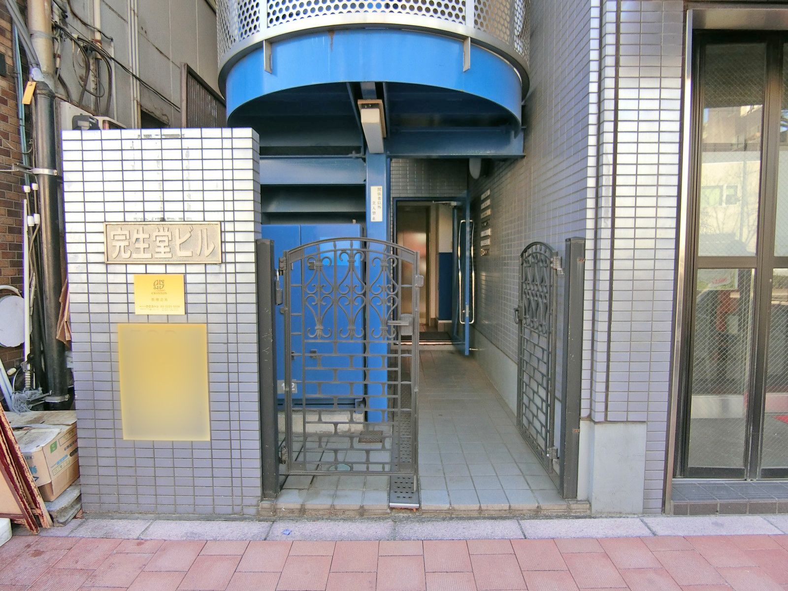 オフィス出入口