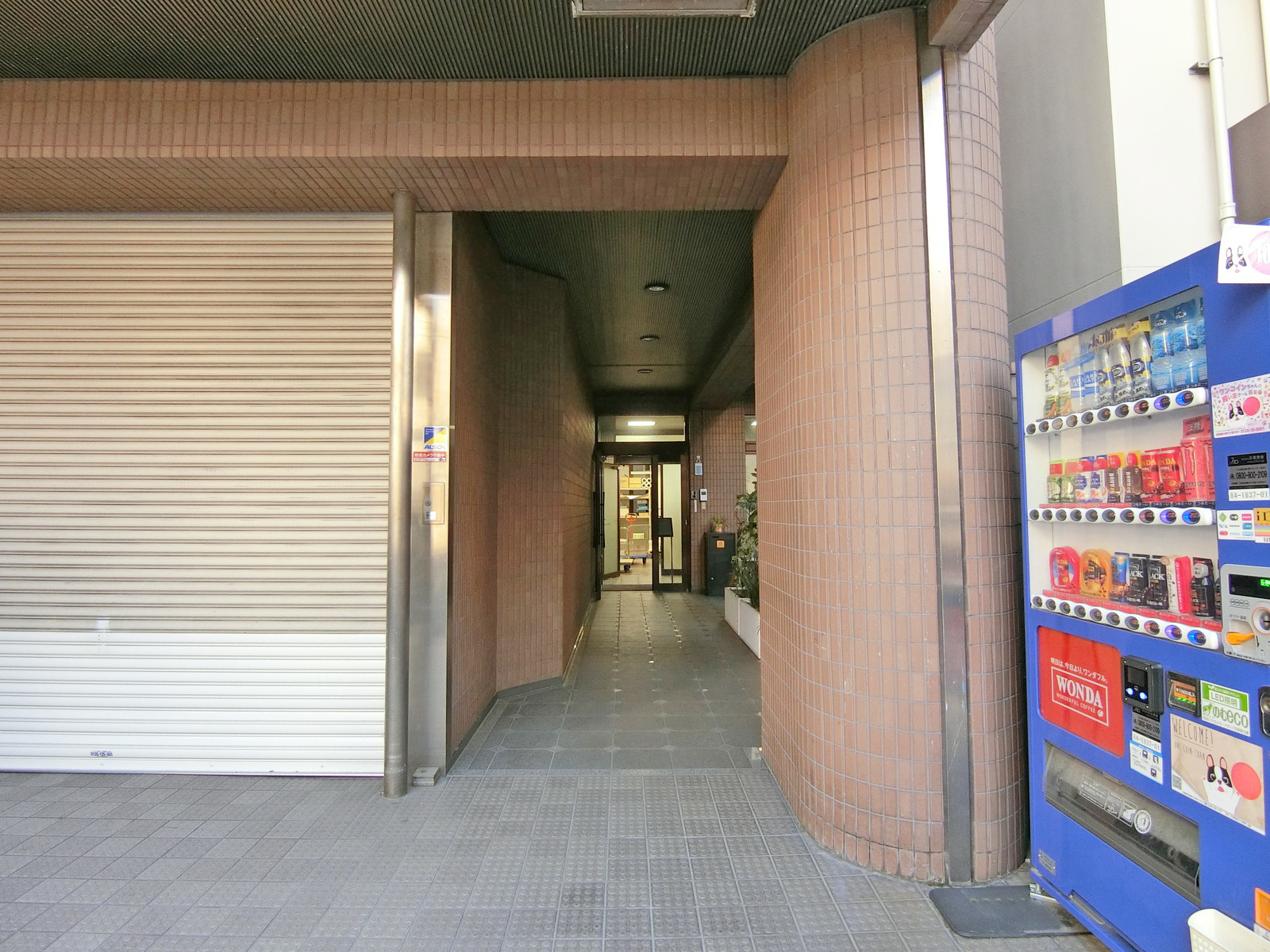 オフィス出入口