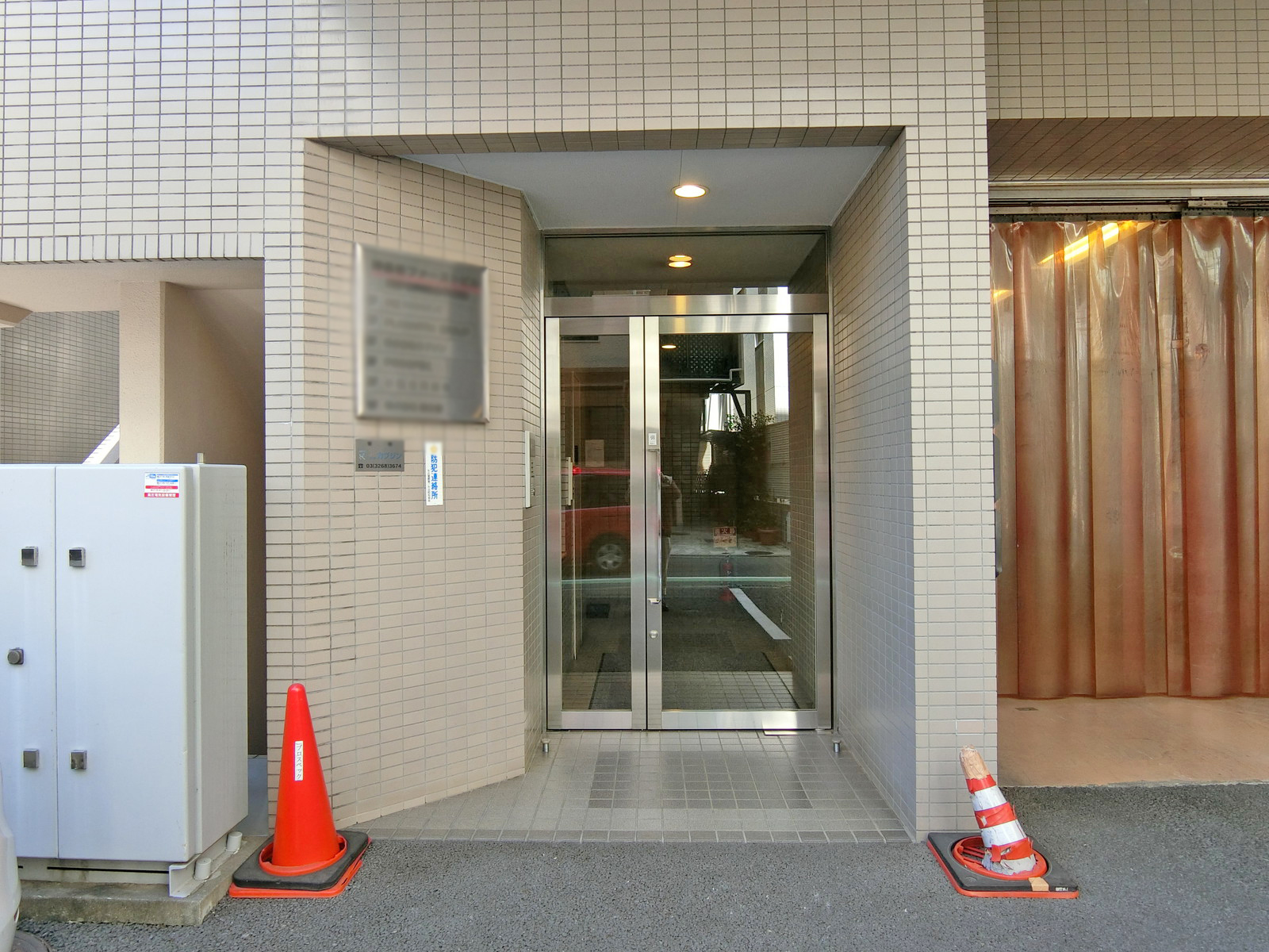 オフィス出入口
