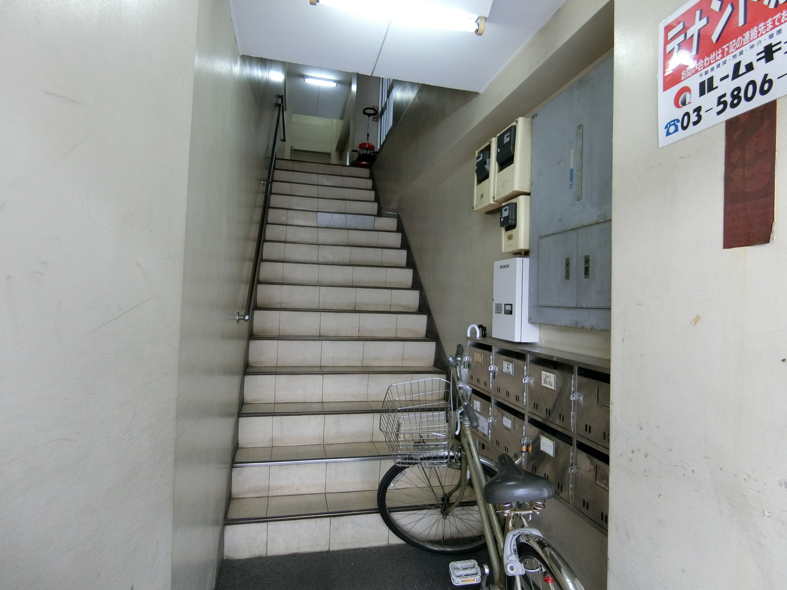 エントランス内部