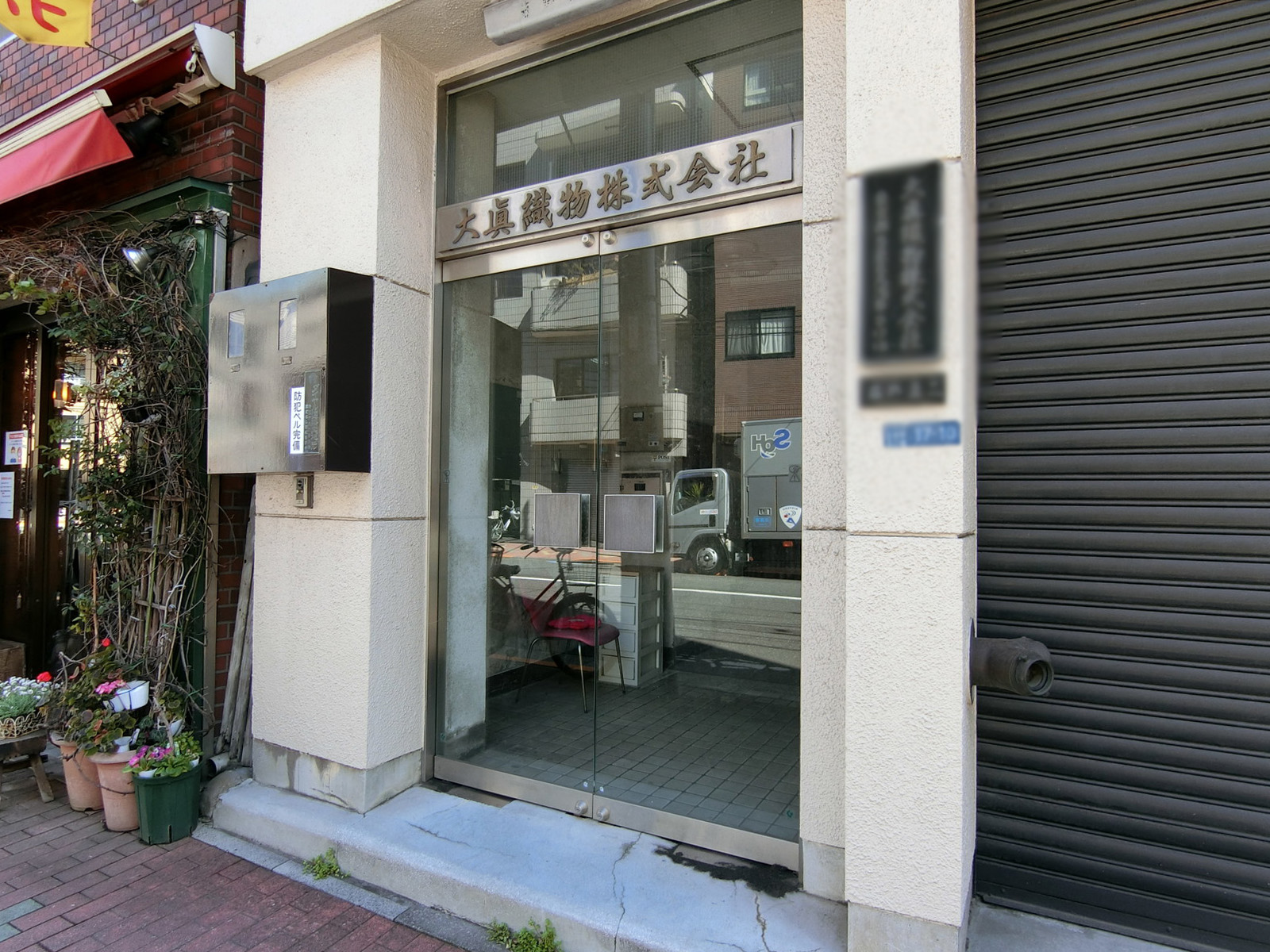 オフィスビル出入口