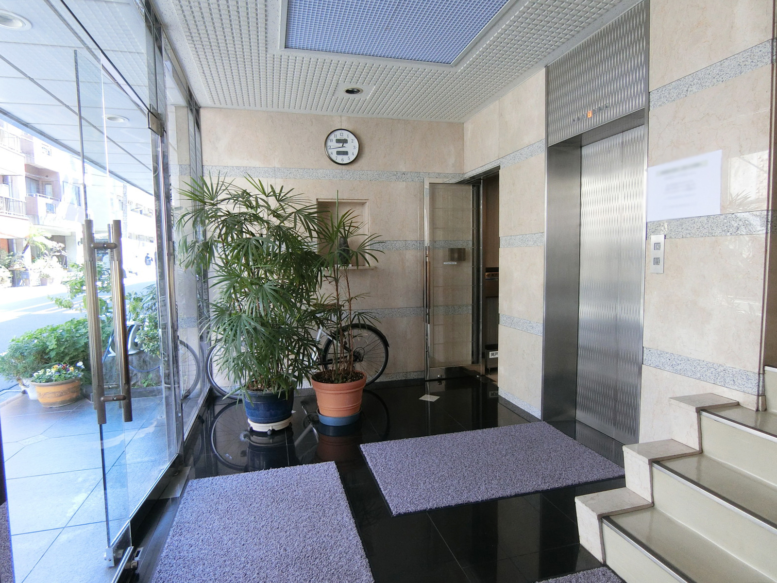 エントランスホール