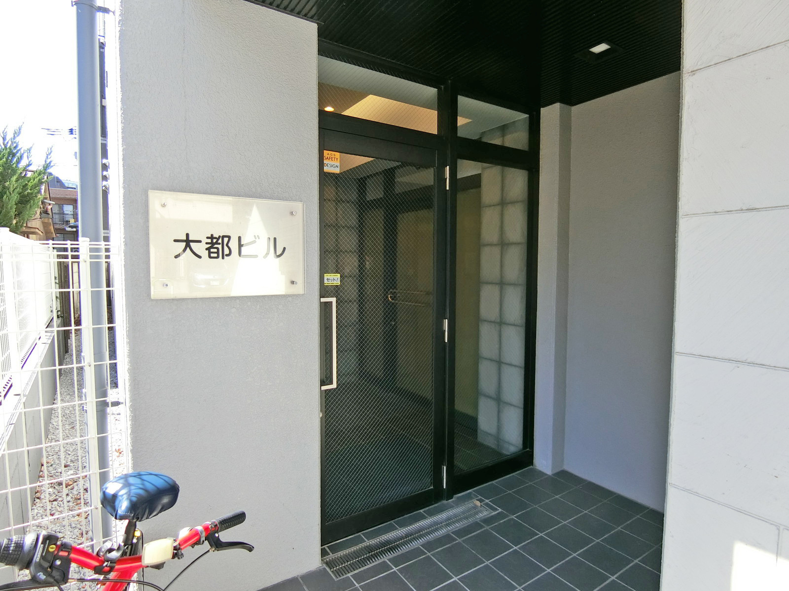 オフィス出入口