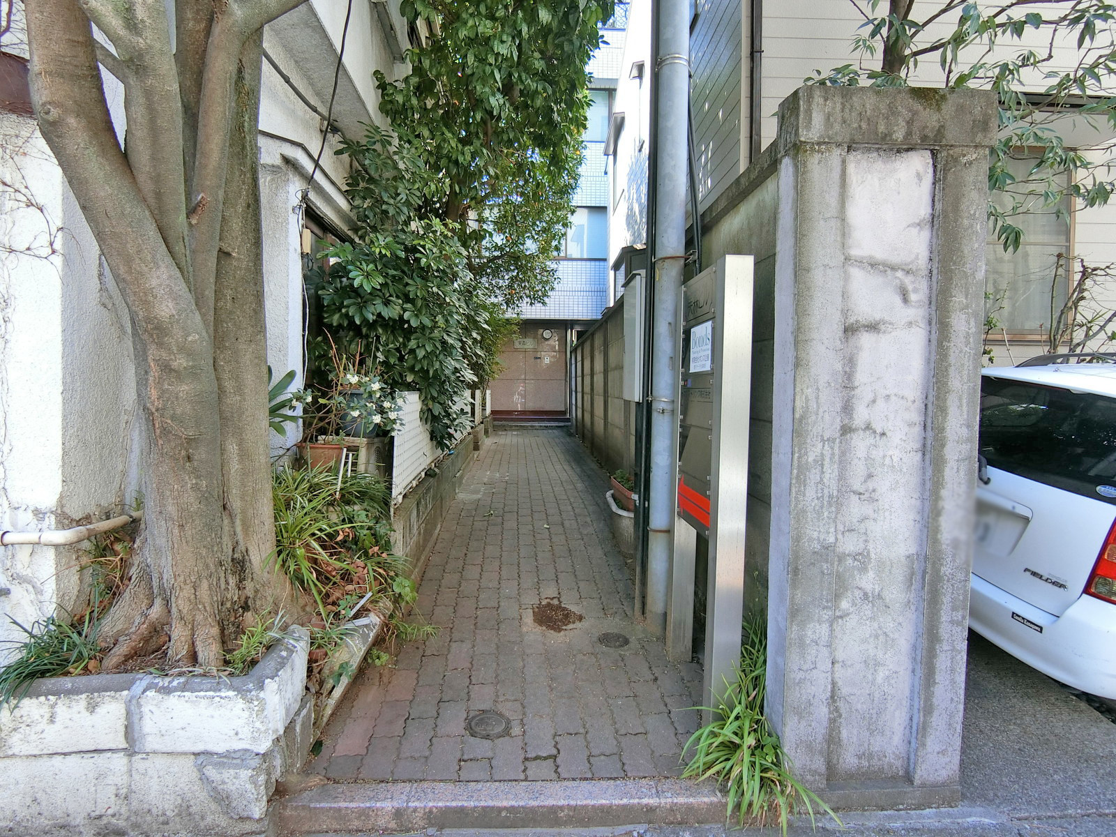 エントランス前