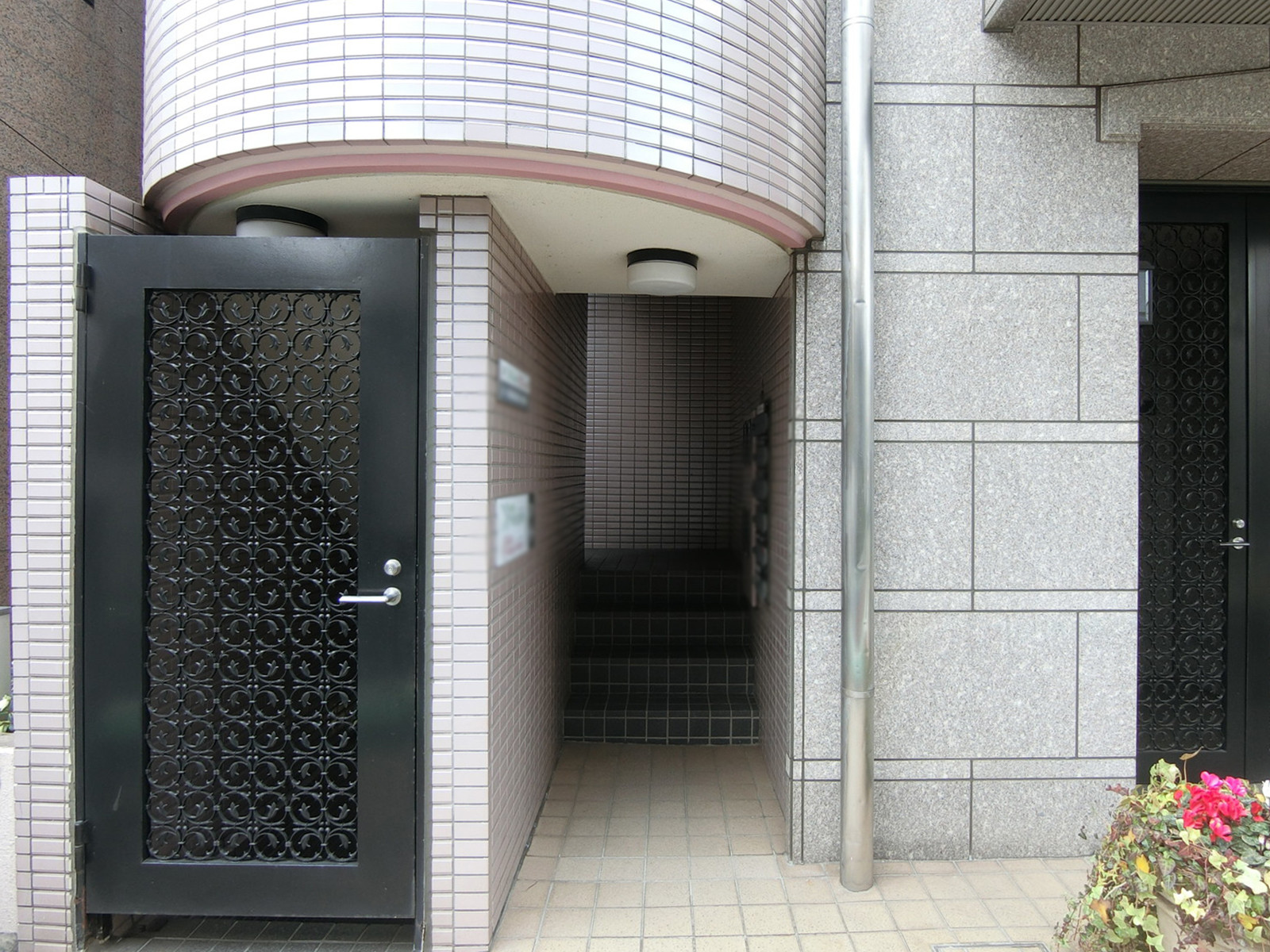 オフィスビル出入り口