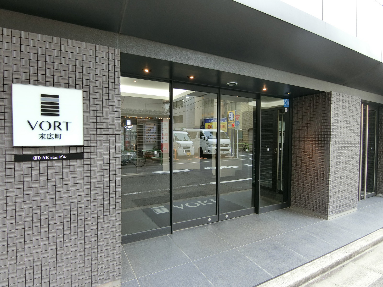 オフィスビル出入口