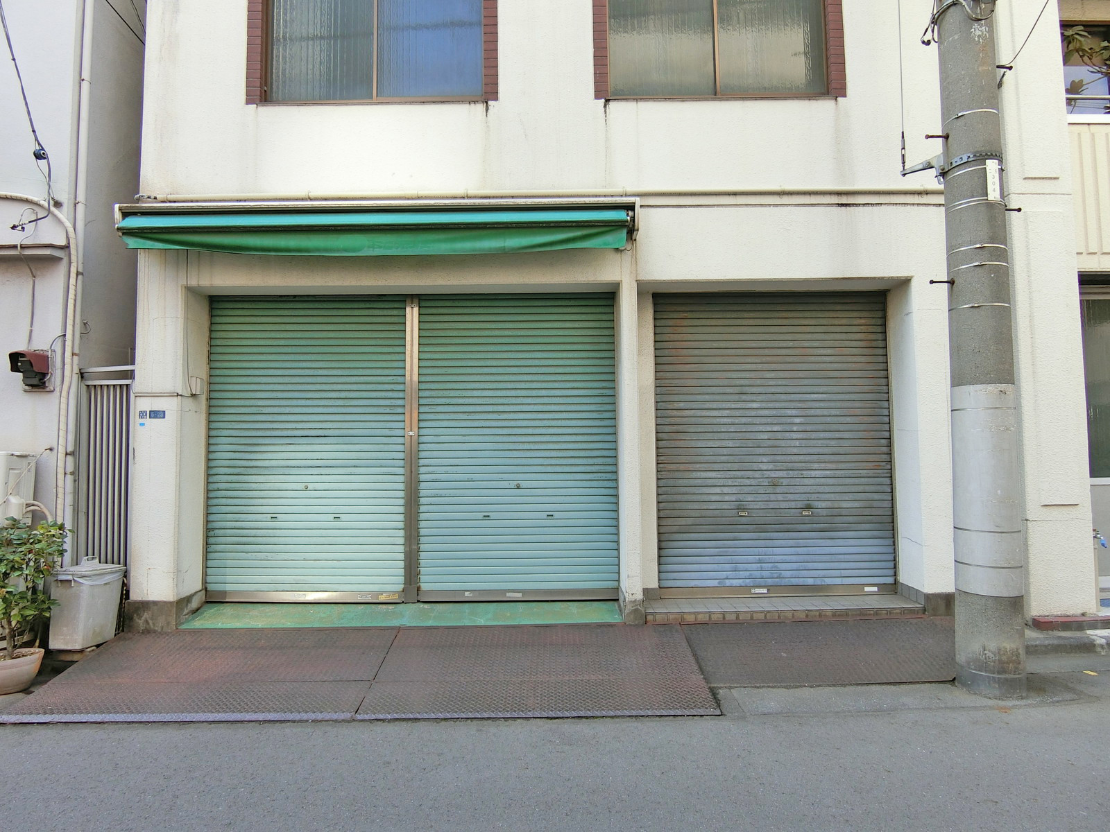 オフィス出入り口