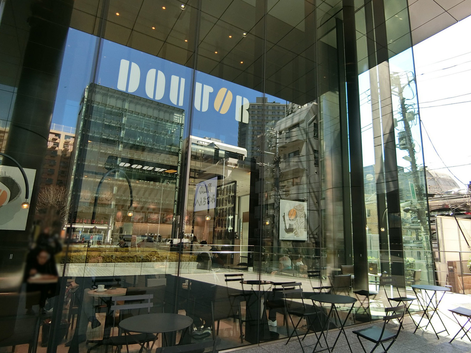 1階のドトールコーヒーショップ