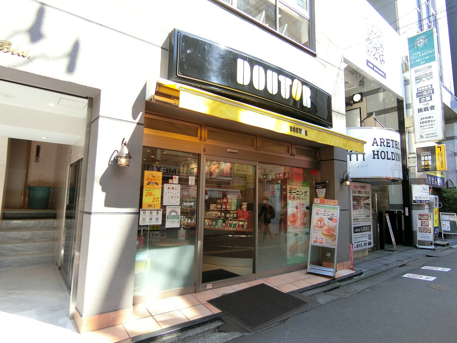 1階のドトールコーヒーショップ