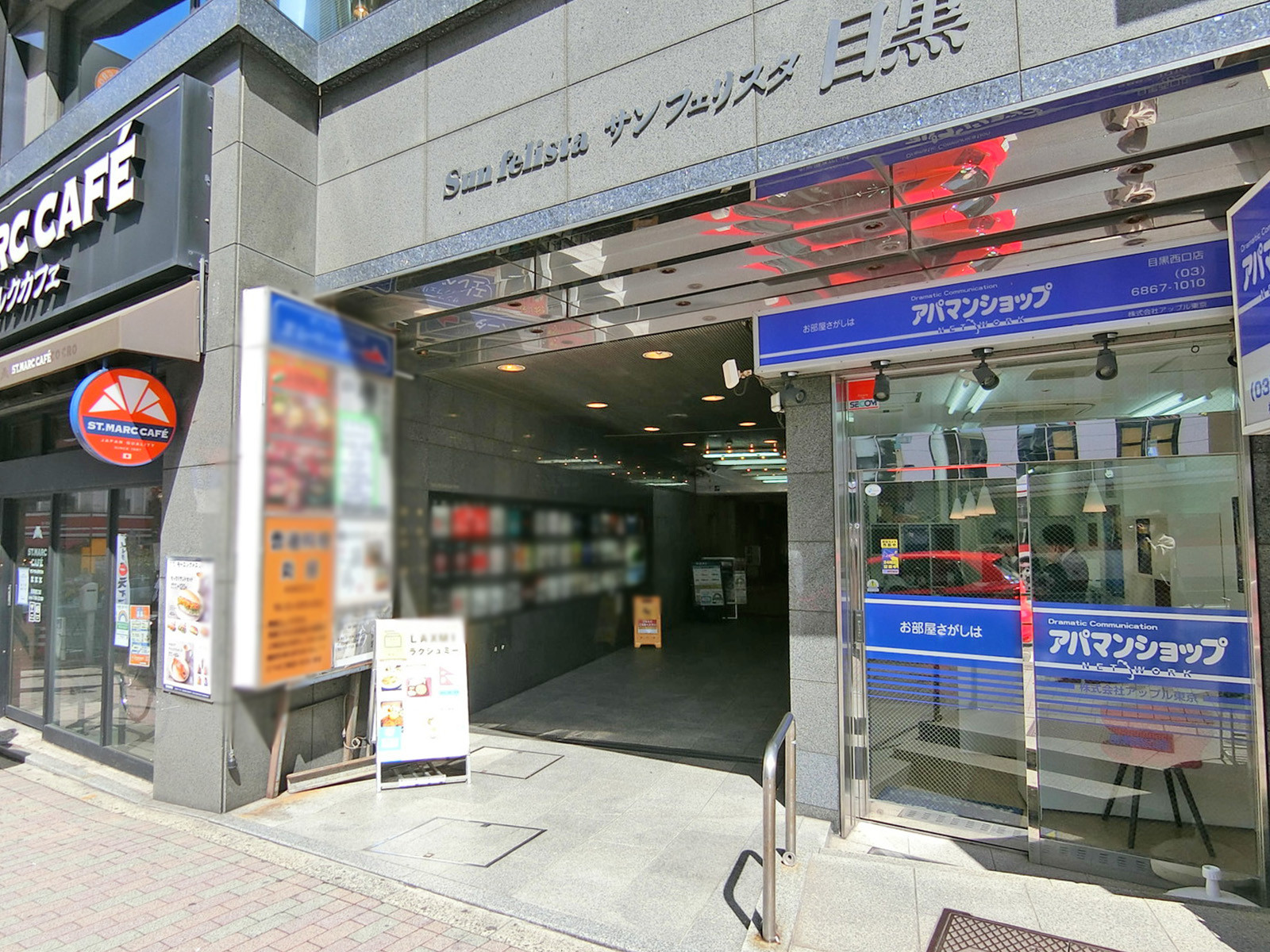 オフィスビル出入口