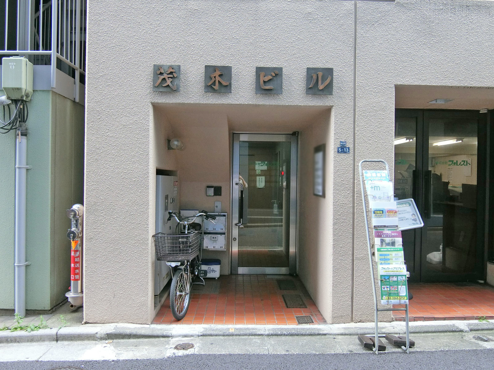 オフィス出入口