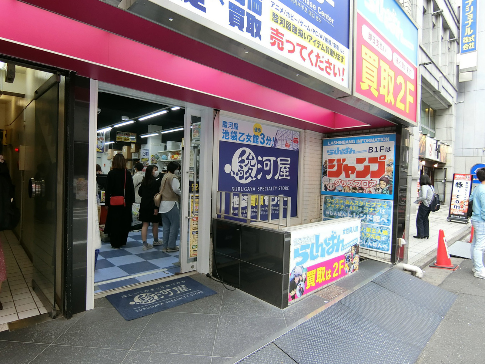 1階テナントの様子