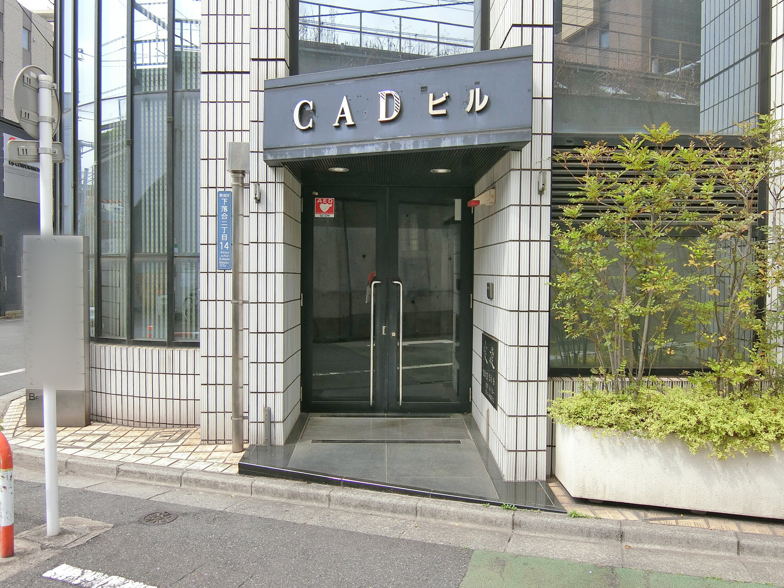 オフィス出入口