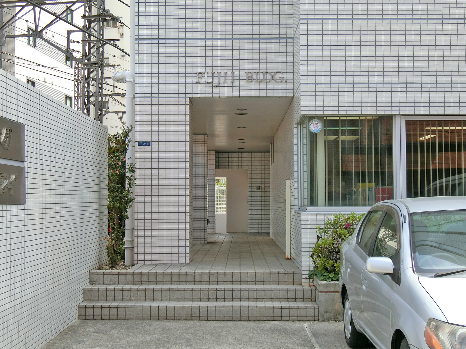 オフィス出入口