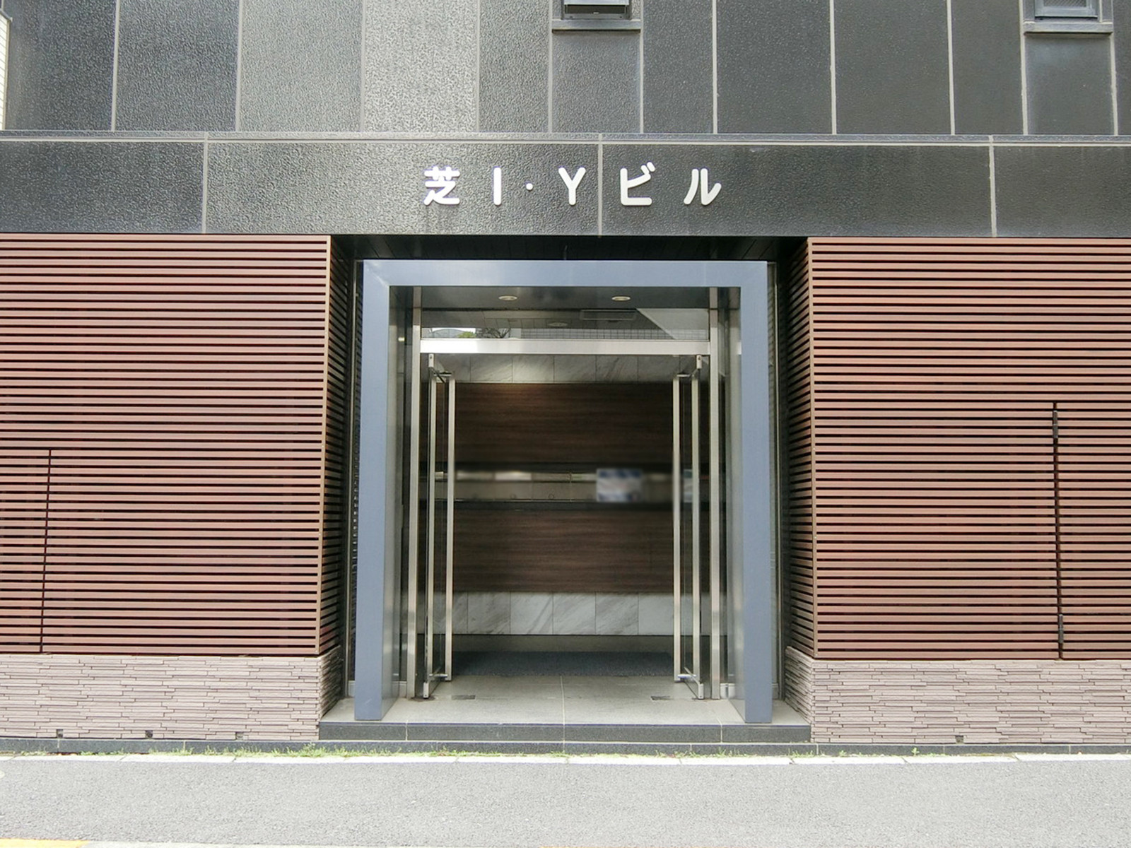 オフィスビル出入り口