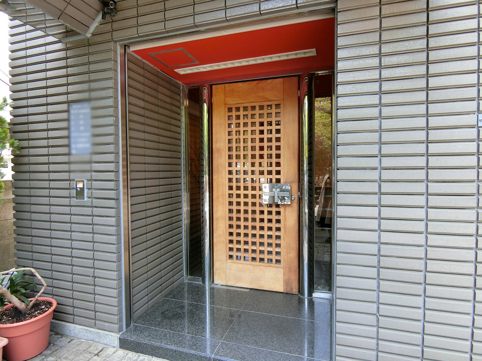 オフィスビル出入口