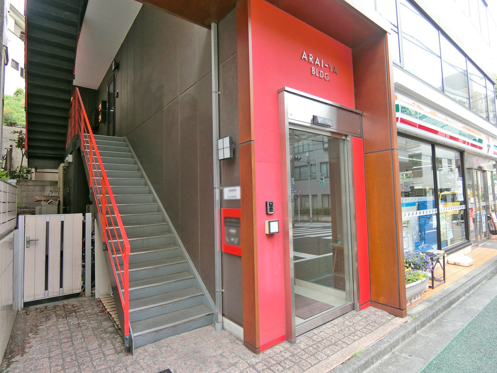 オフィス出入り口
