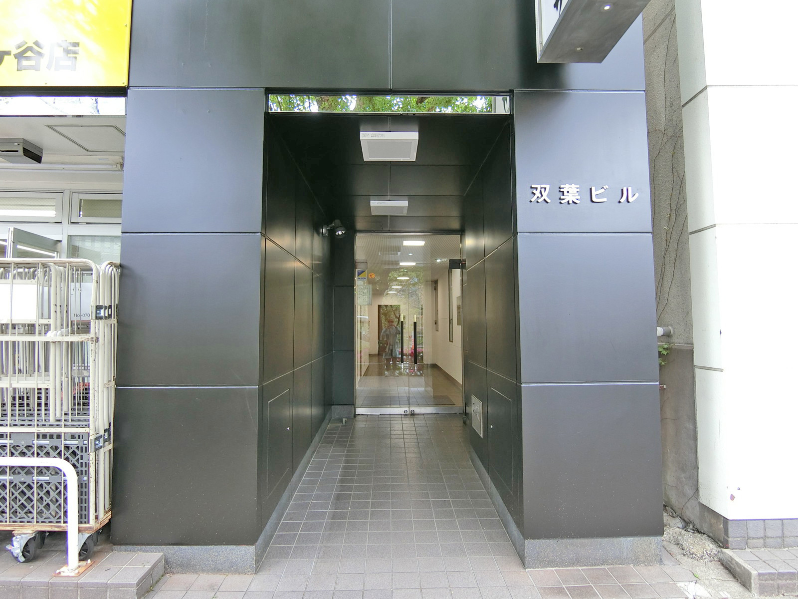 オフィス出入り口