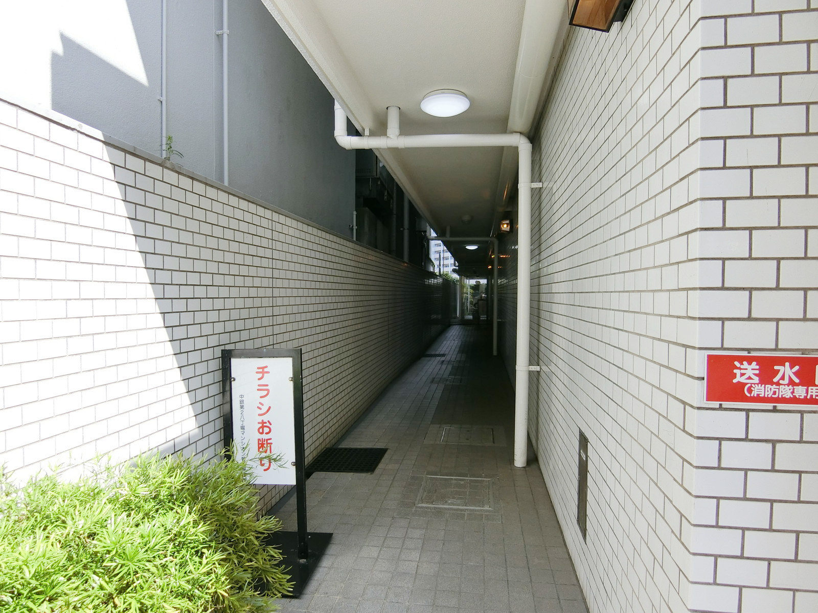 オフィスビル出入口