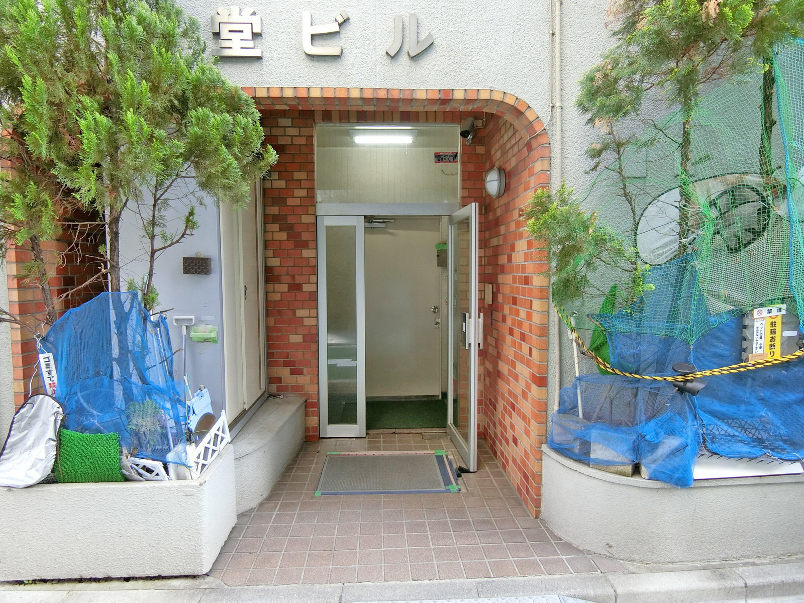 オフィス出入口