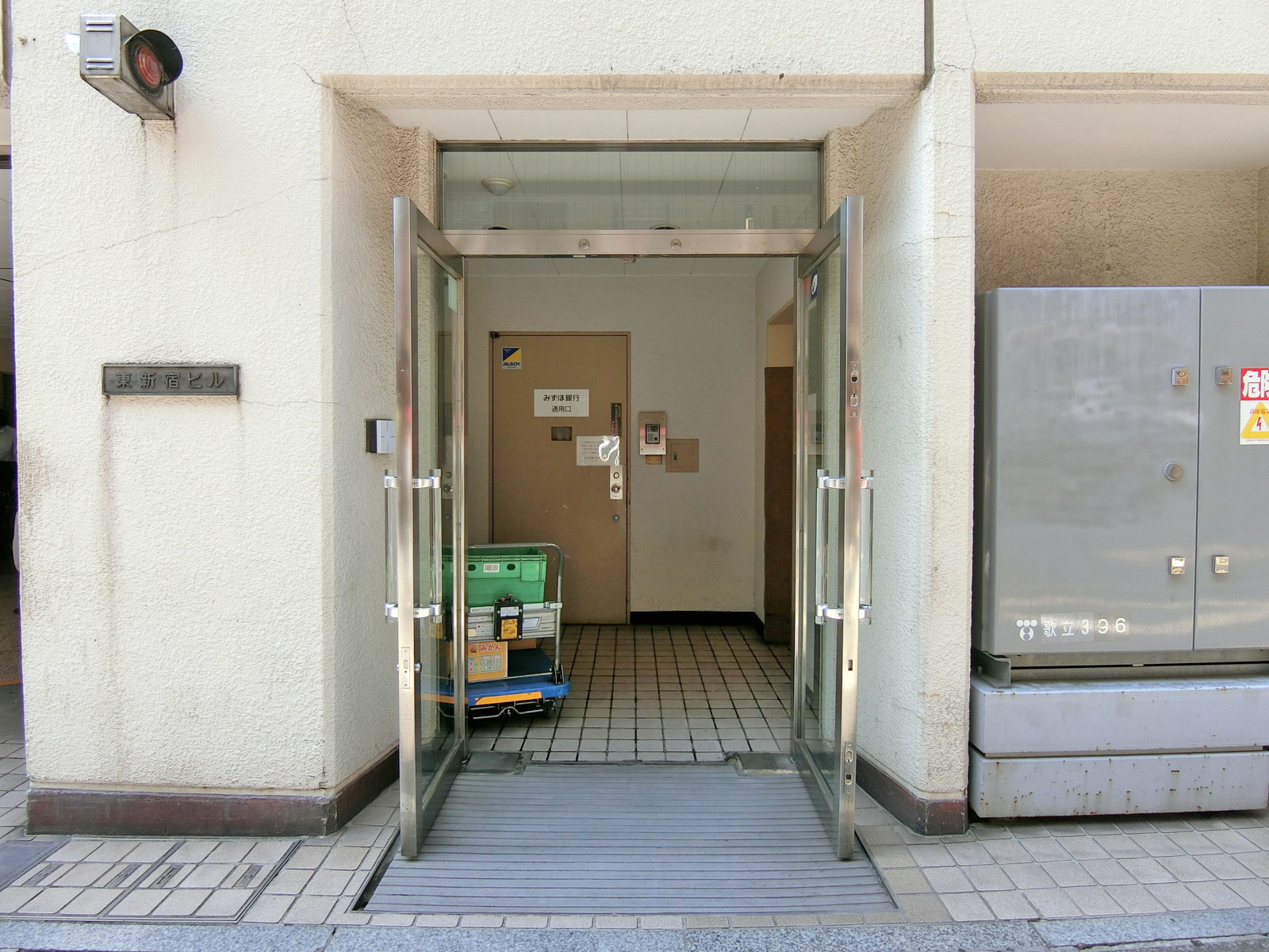 オフィス出入口