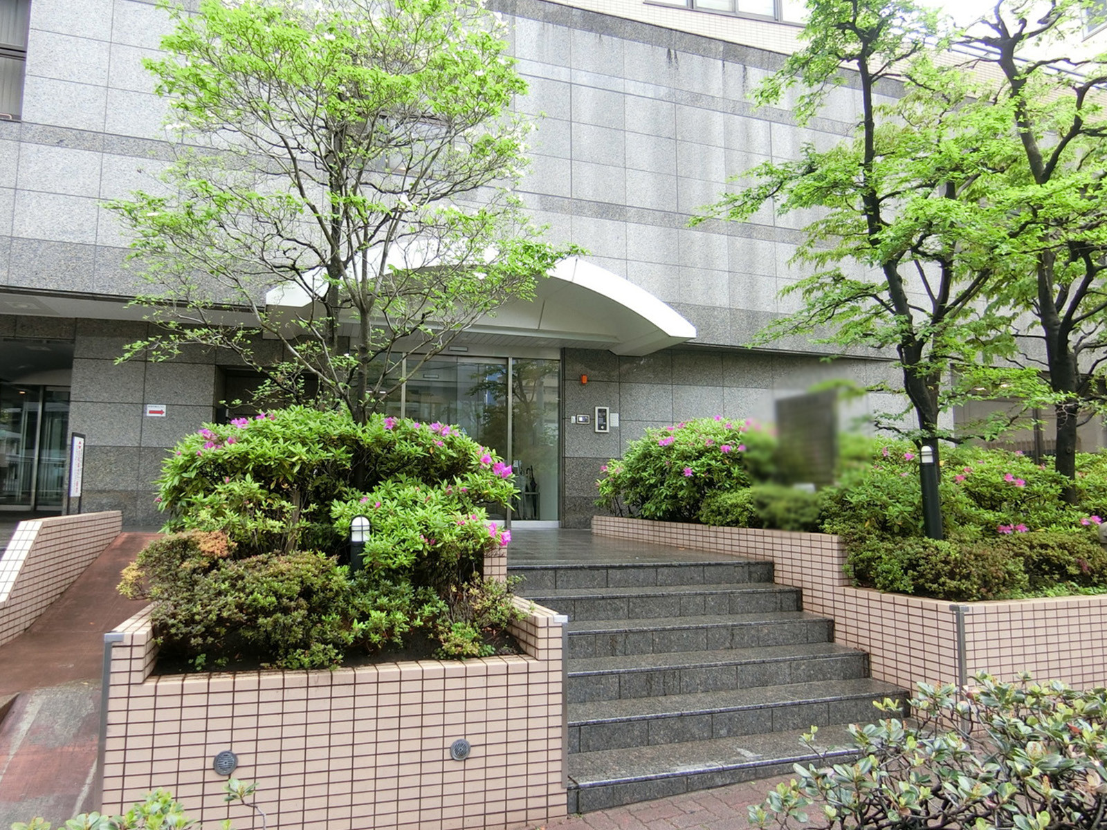 オフィスビル出入口