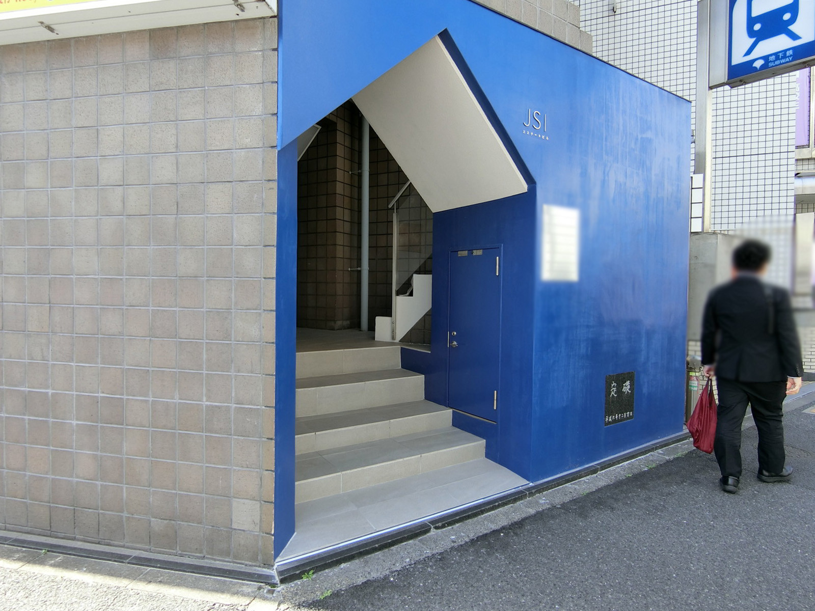 オフィスビル出入口