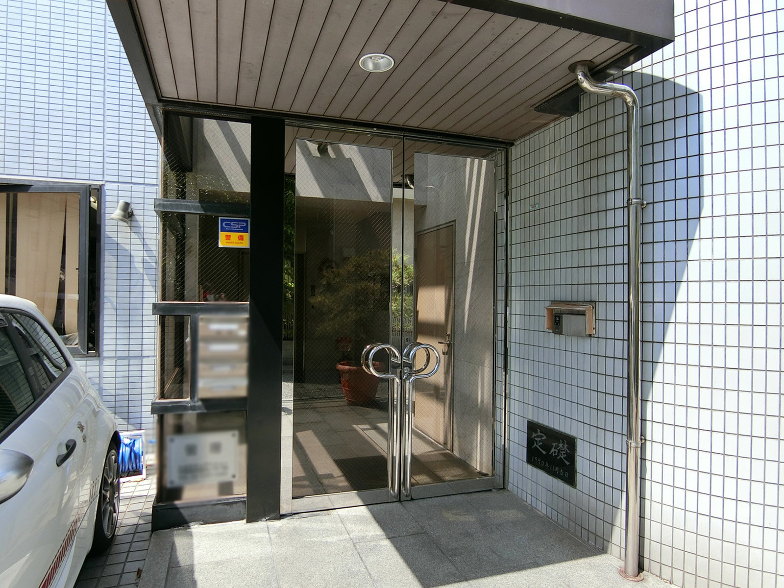 オフィスビル出入口