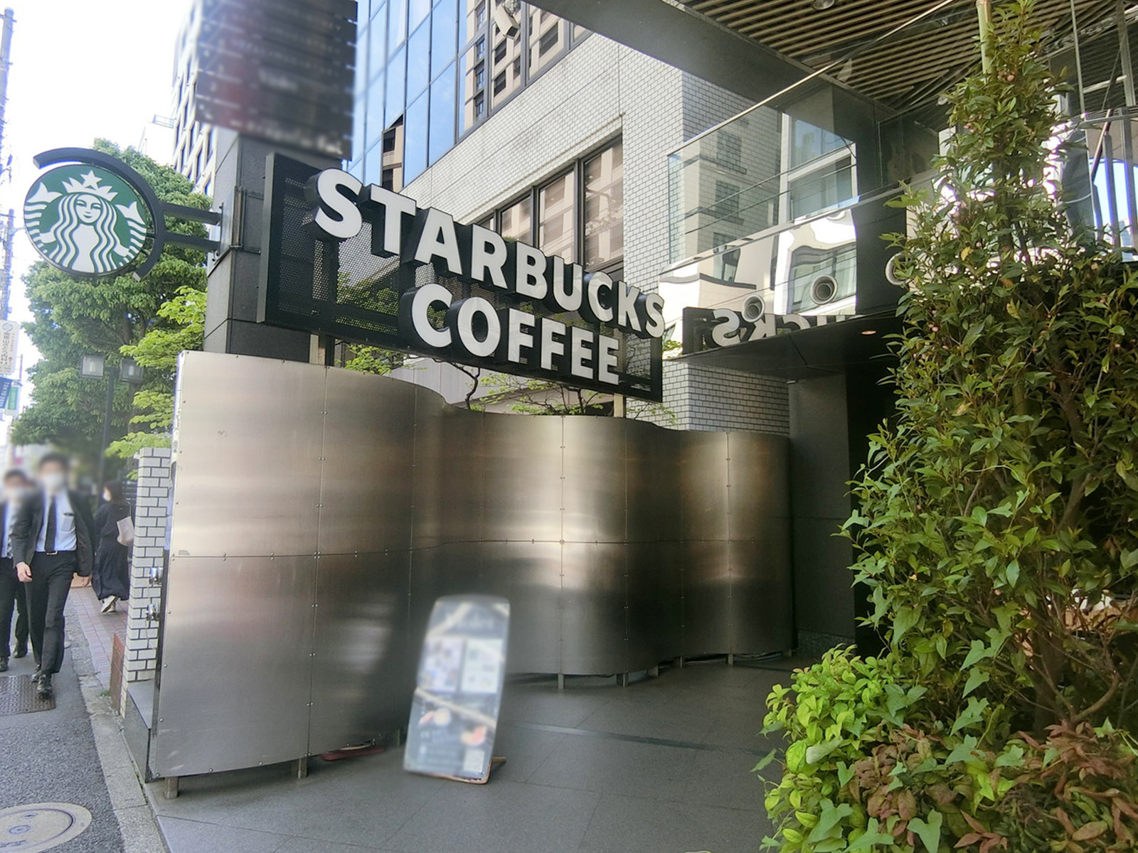1階：スターバックス コーヒー