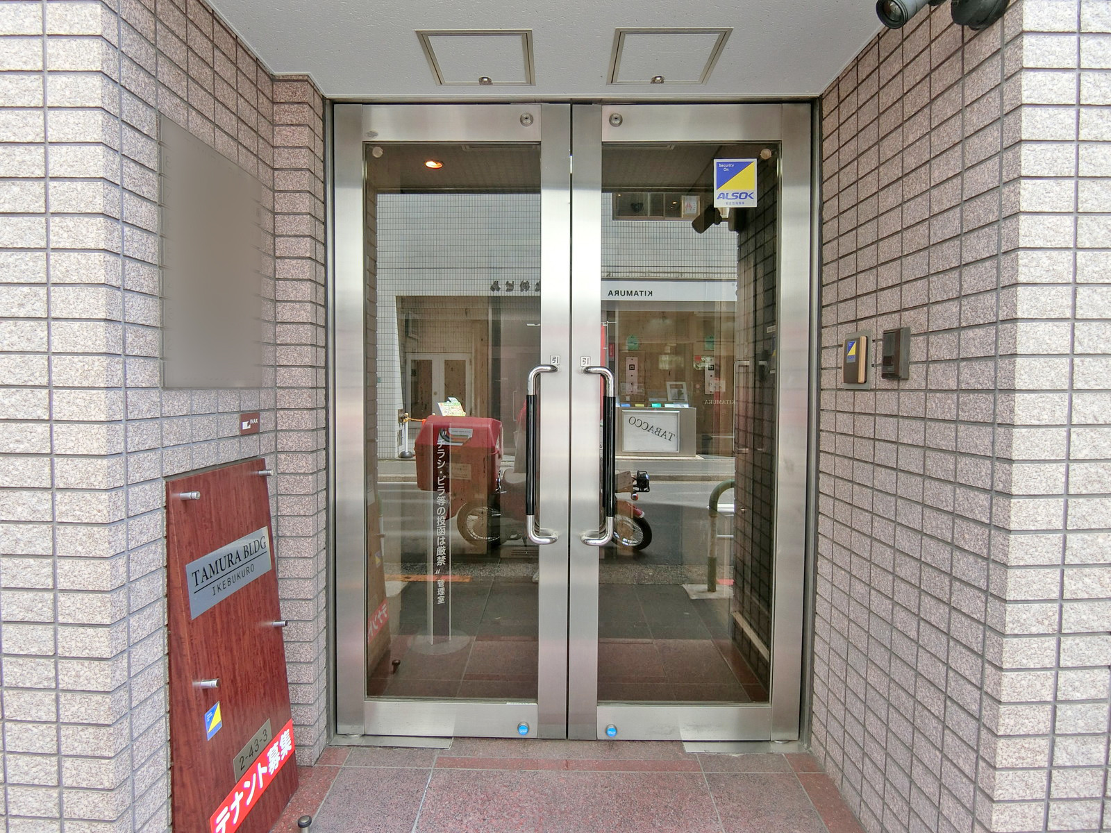 オフィス出入口