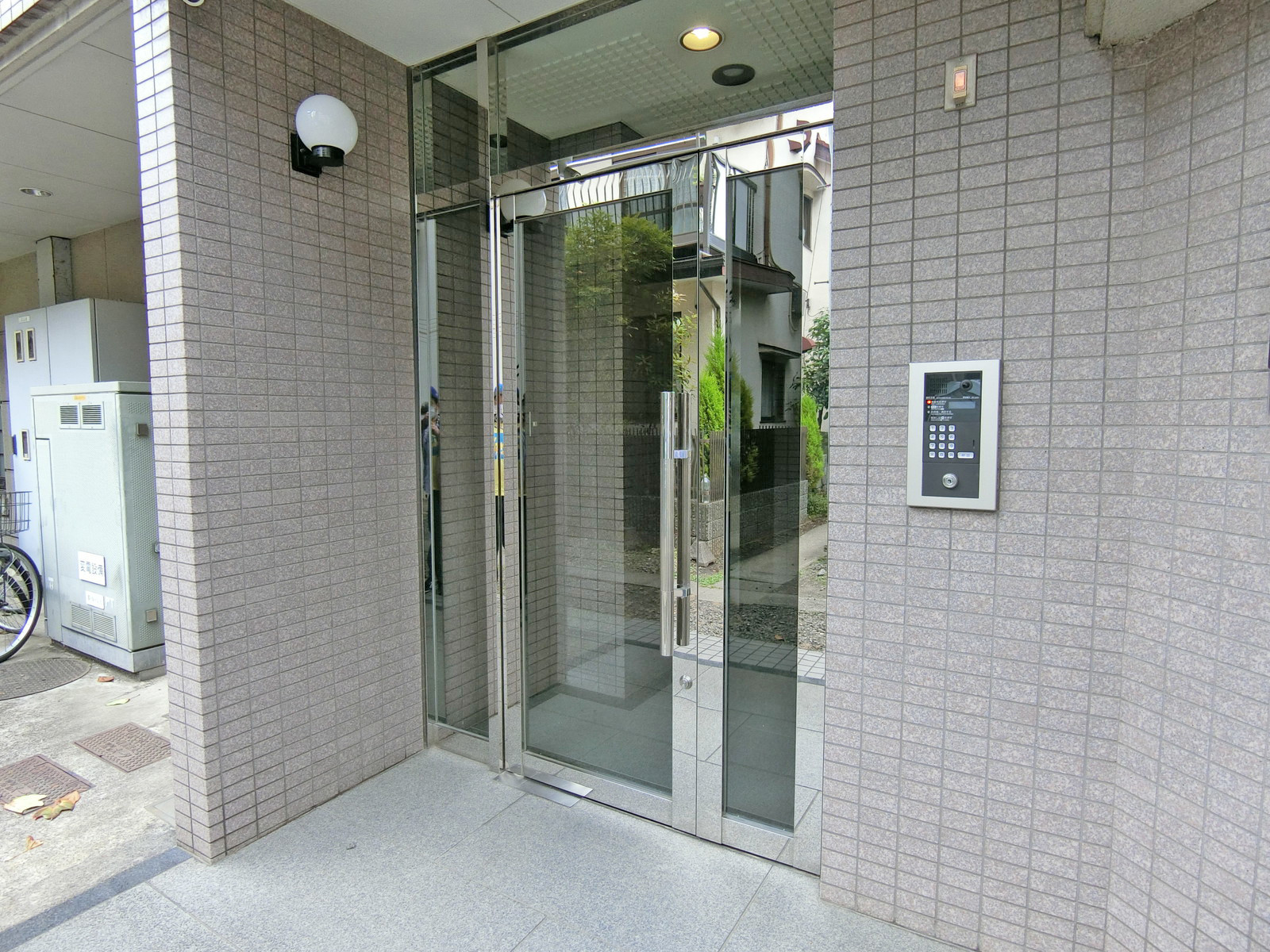 オフィス出入口
