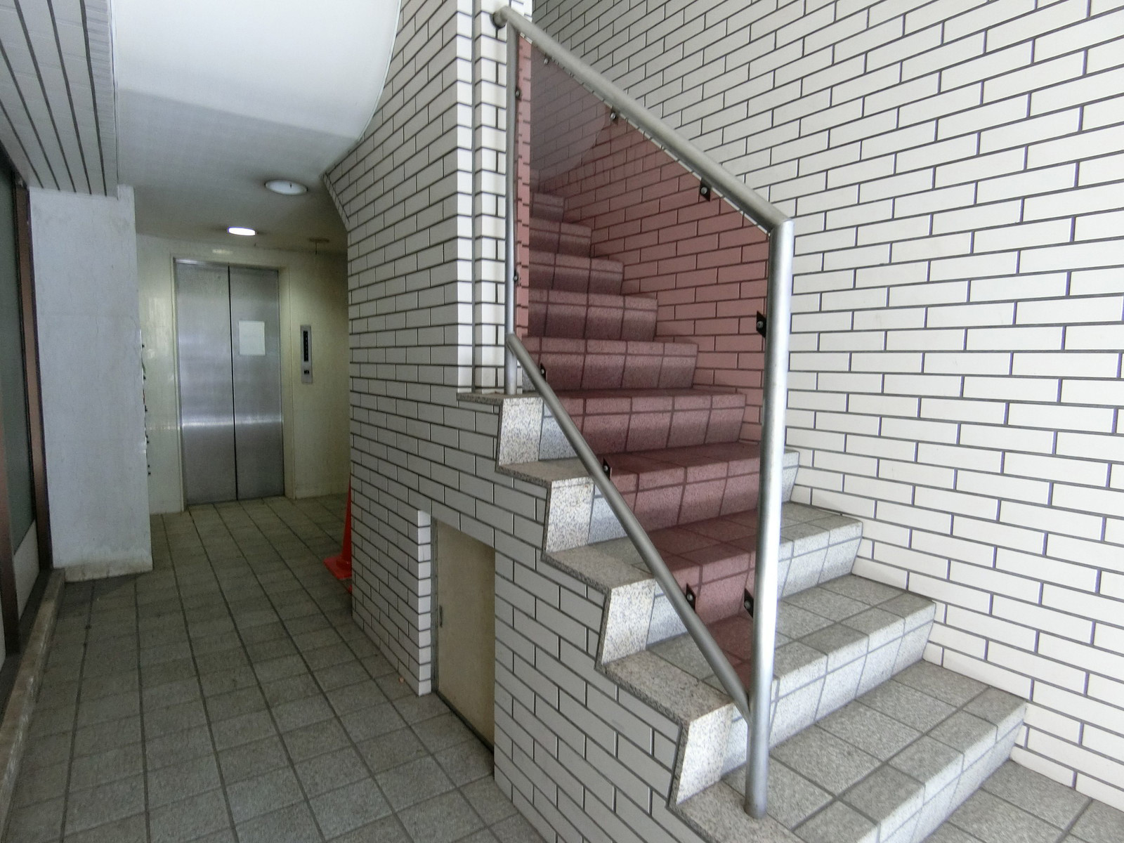 エントランス内部