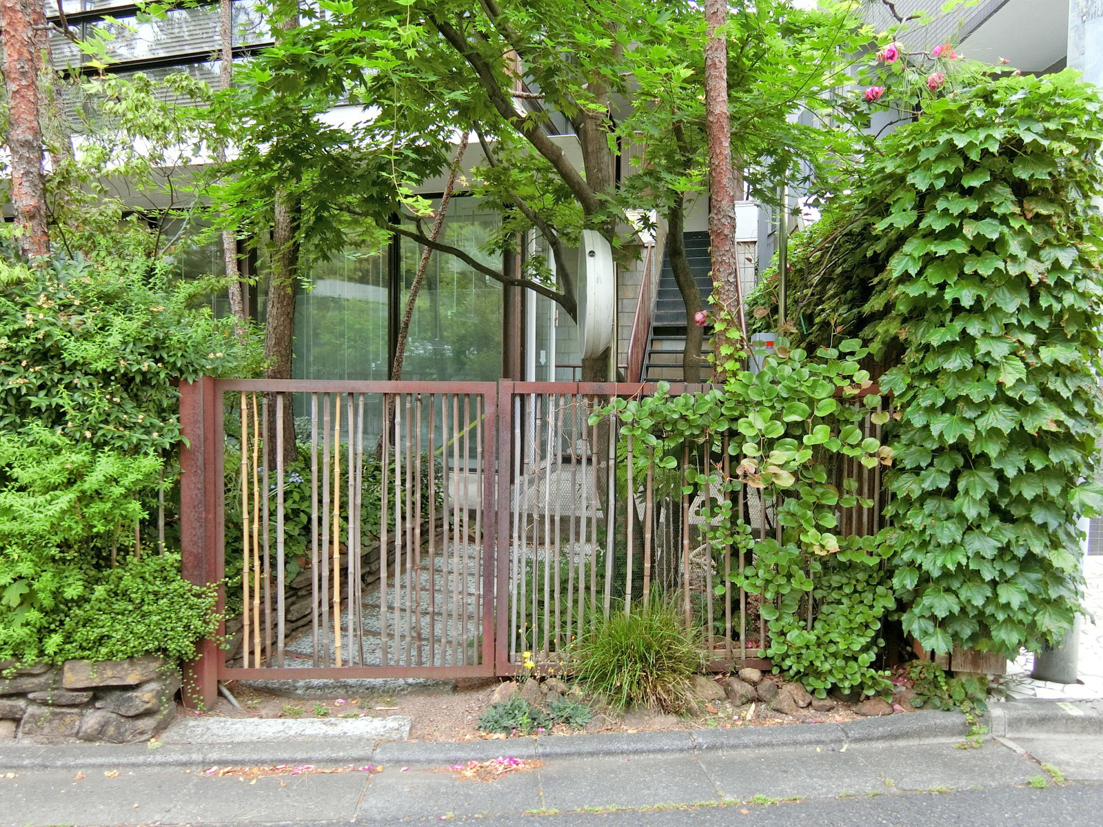 オフィス出入口