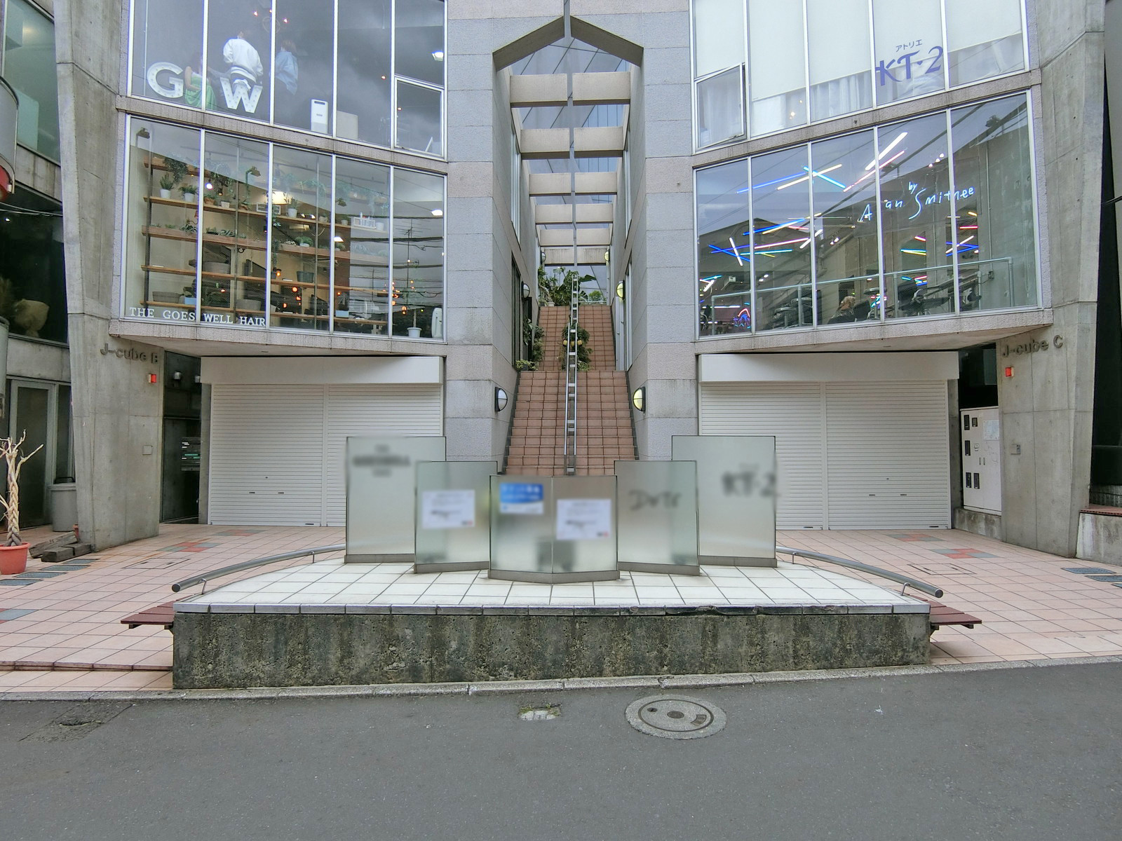 オフィス出入口