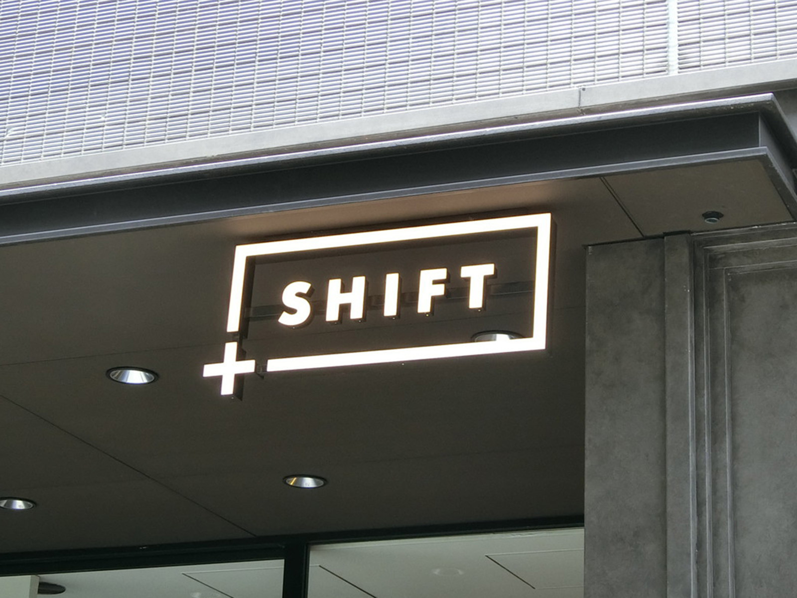 ネームプレート：+SHIFT MITA